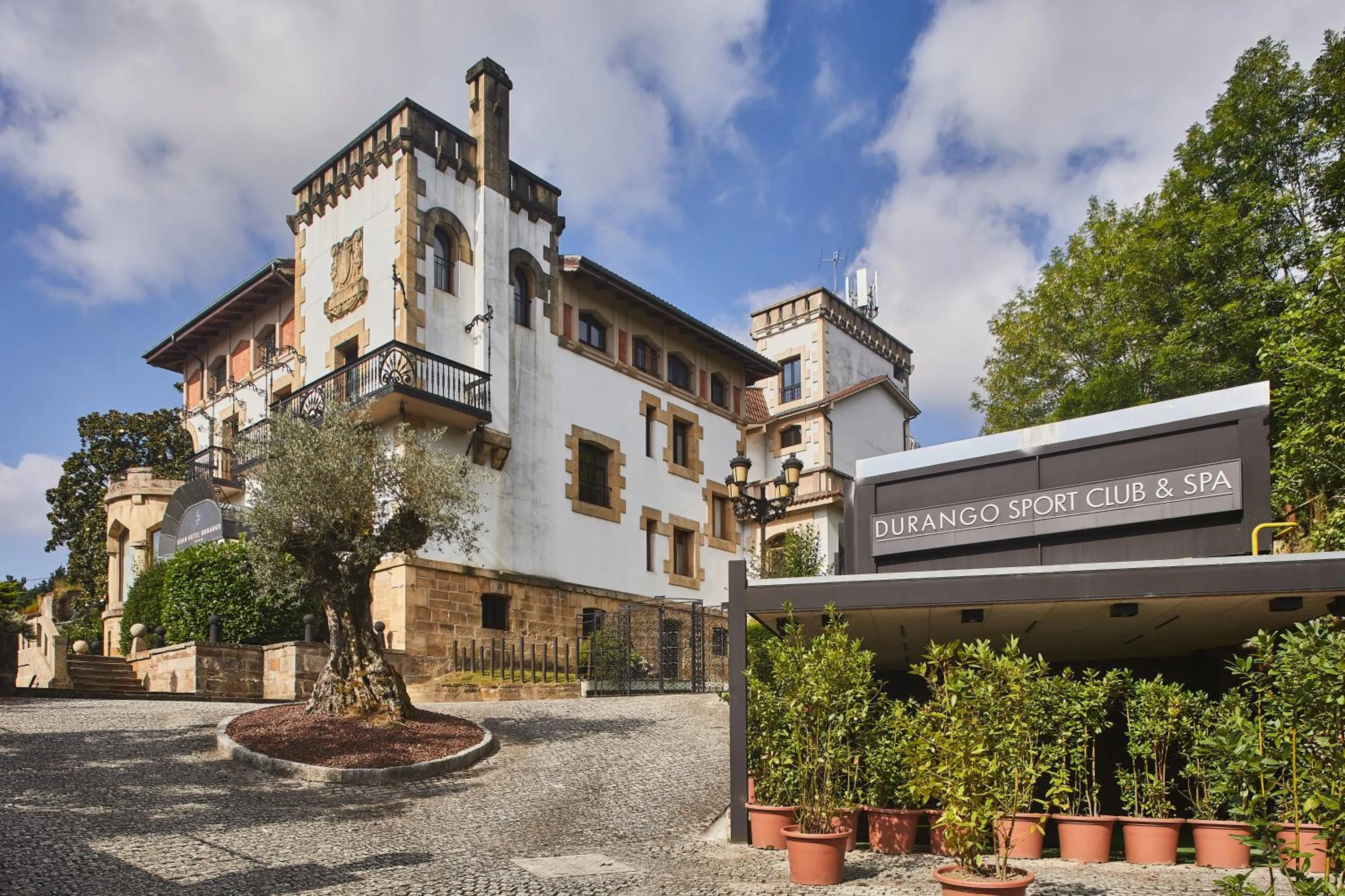 Property building in Silken Gran hotel Durango
