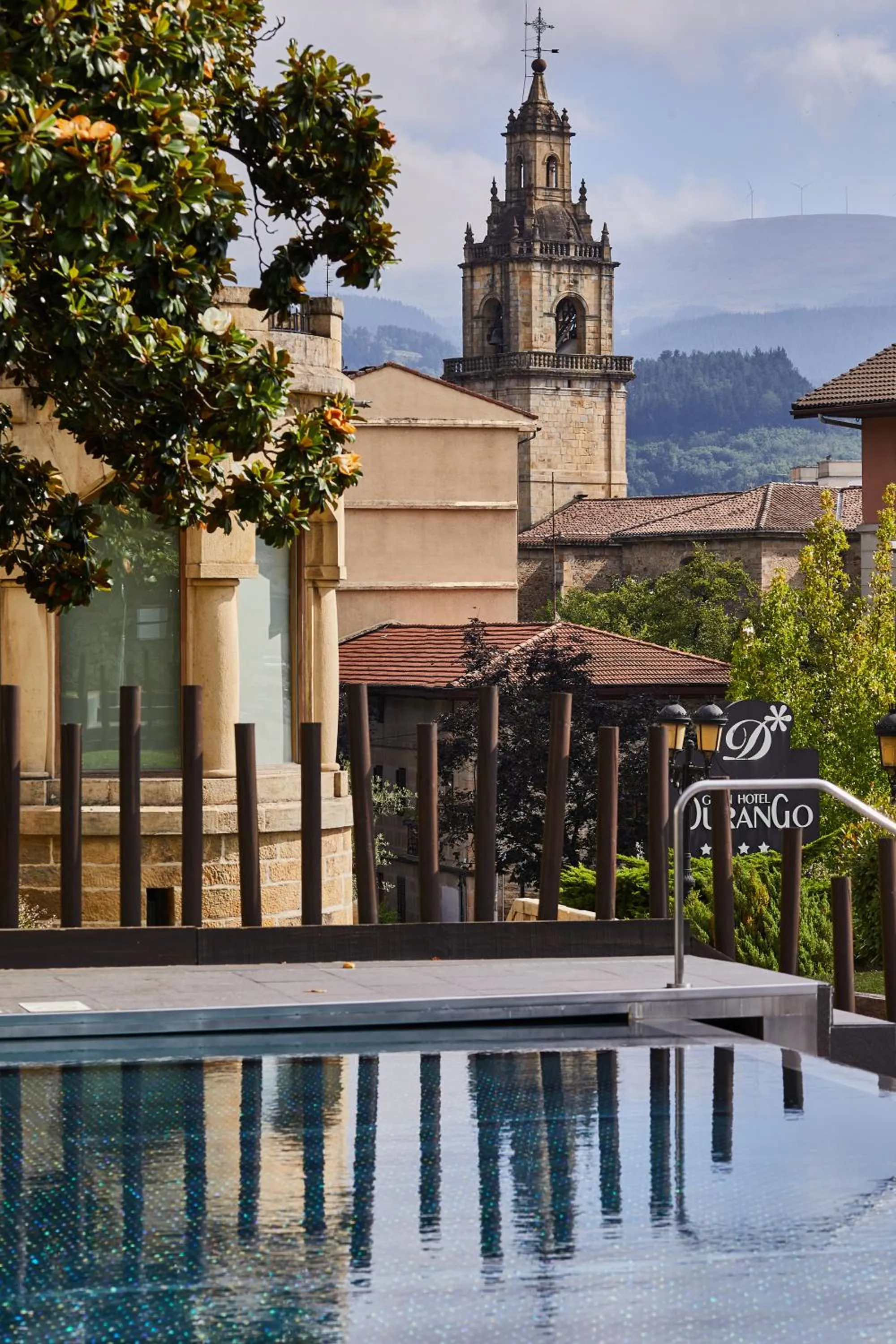 Facade/entrance in Silken Gran hotel Durango