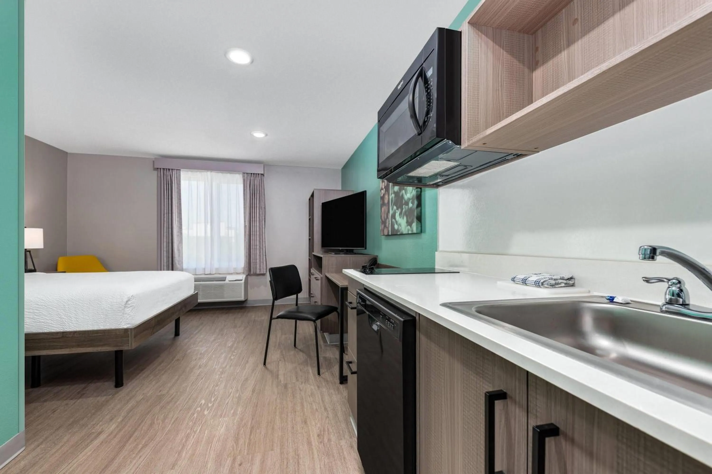 Photo of the whole room, Bed in ECHO Suites Extended Stay by Wyndham Dallas Plano Richardson