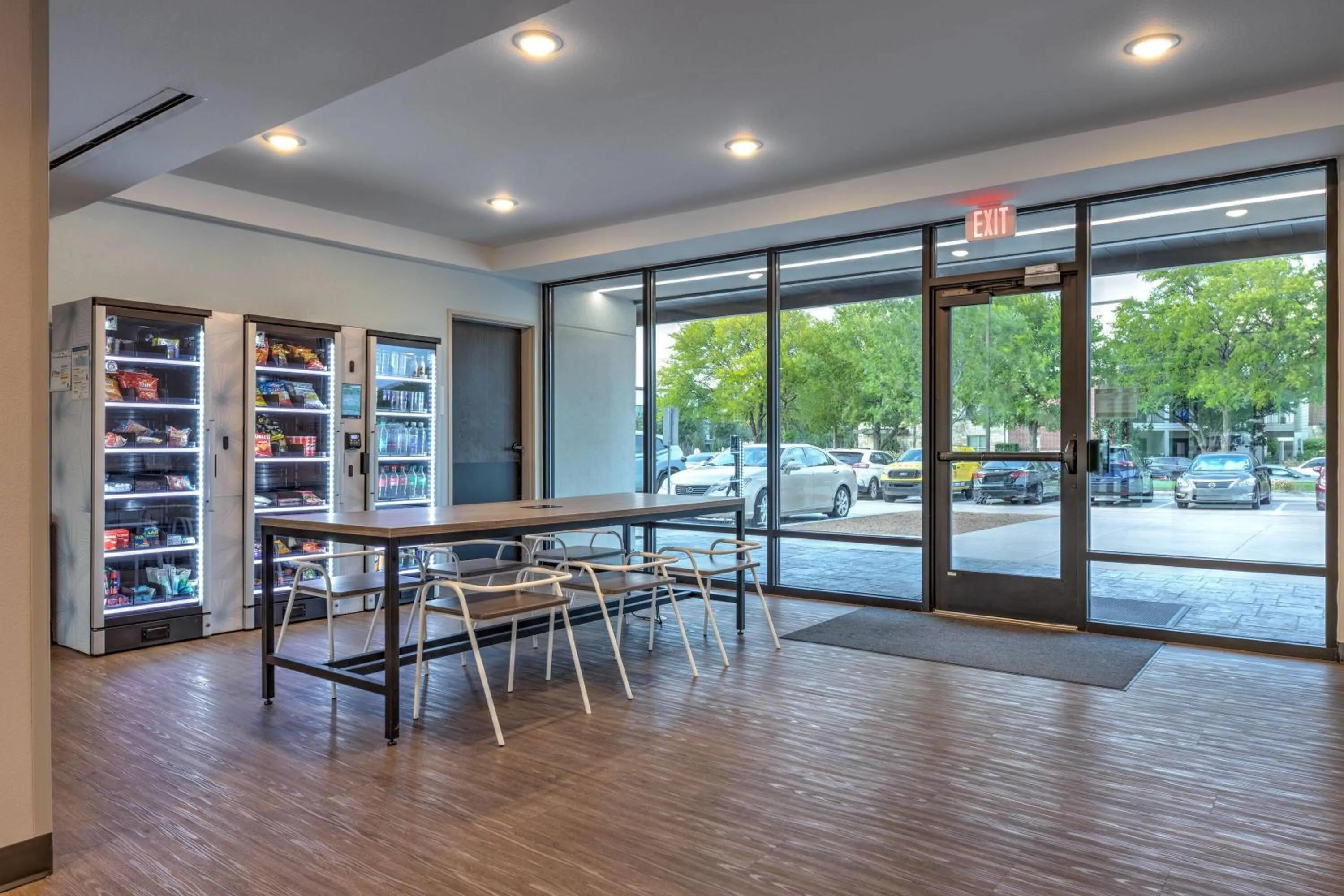 Lobby or reception in ECHO Suites Extended Stay by Wyndham Dallas Plano Richardson