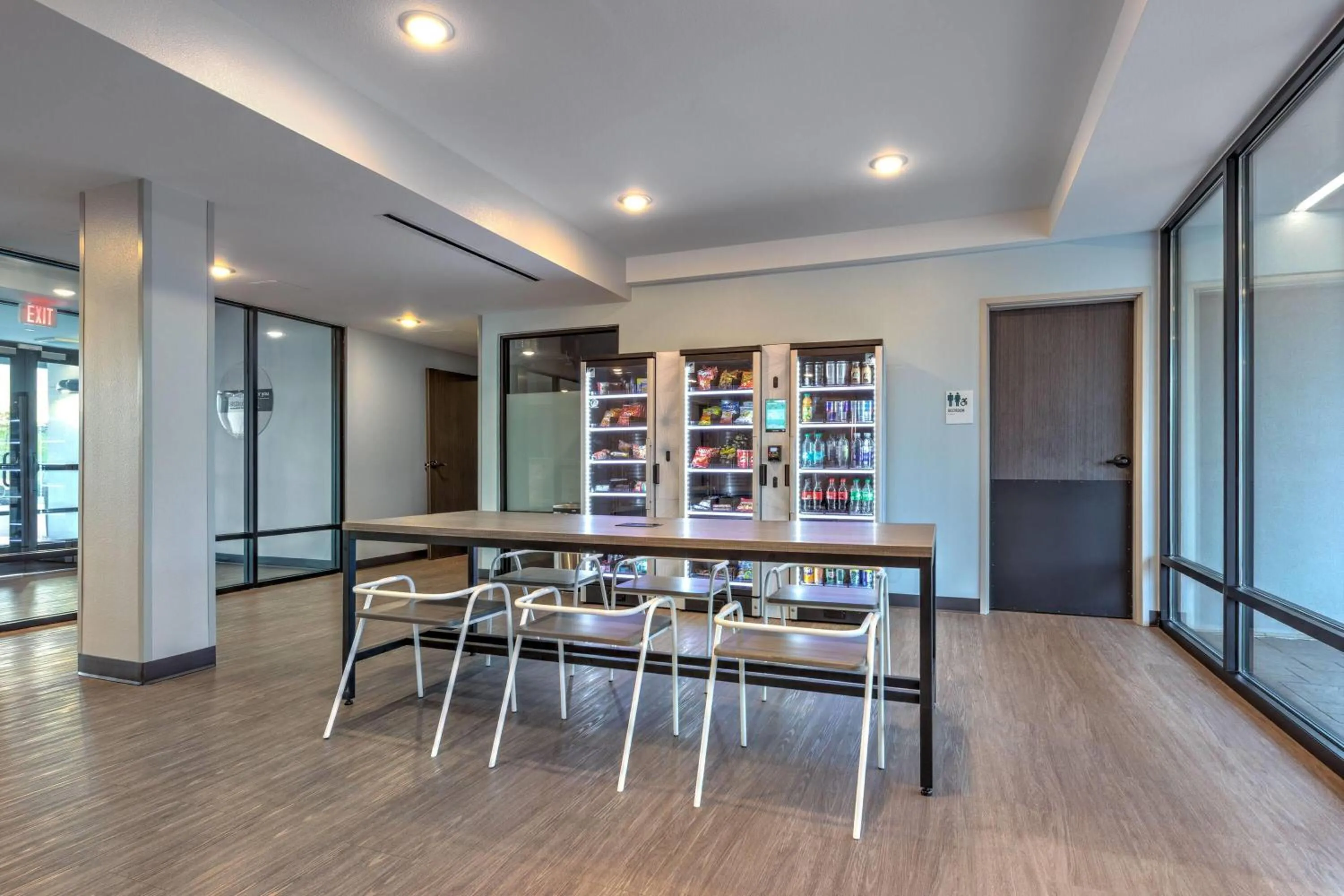 Lobby or reception in ECHO Suites Extended Stay by Wyndham Dallas Plano Richardson