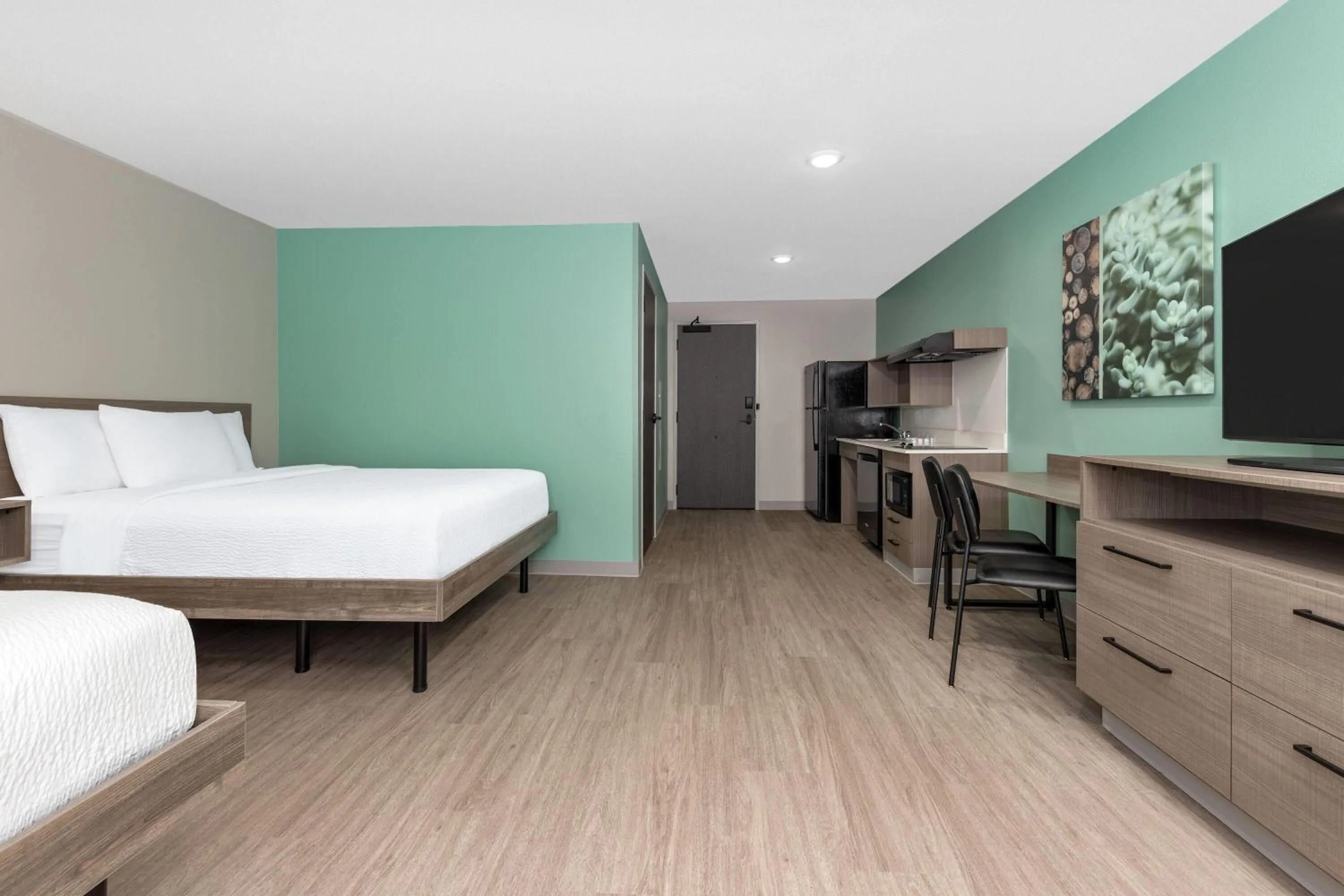 Photo of the whole room, Bed in ECHO Suites Extended Stay by Wyndham Dallas Plano Richardson