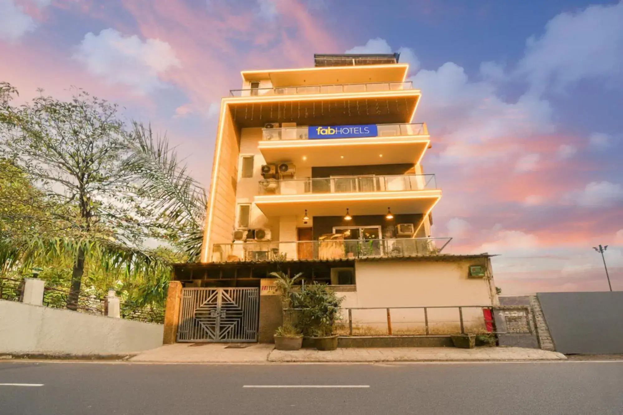 FabHotel Silver Oak BnB - Nr Yashobhoomi Convention Centre FabHotel Silver Oak BnB - Nr Yashobhoomi Convention Centre