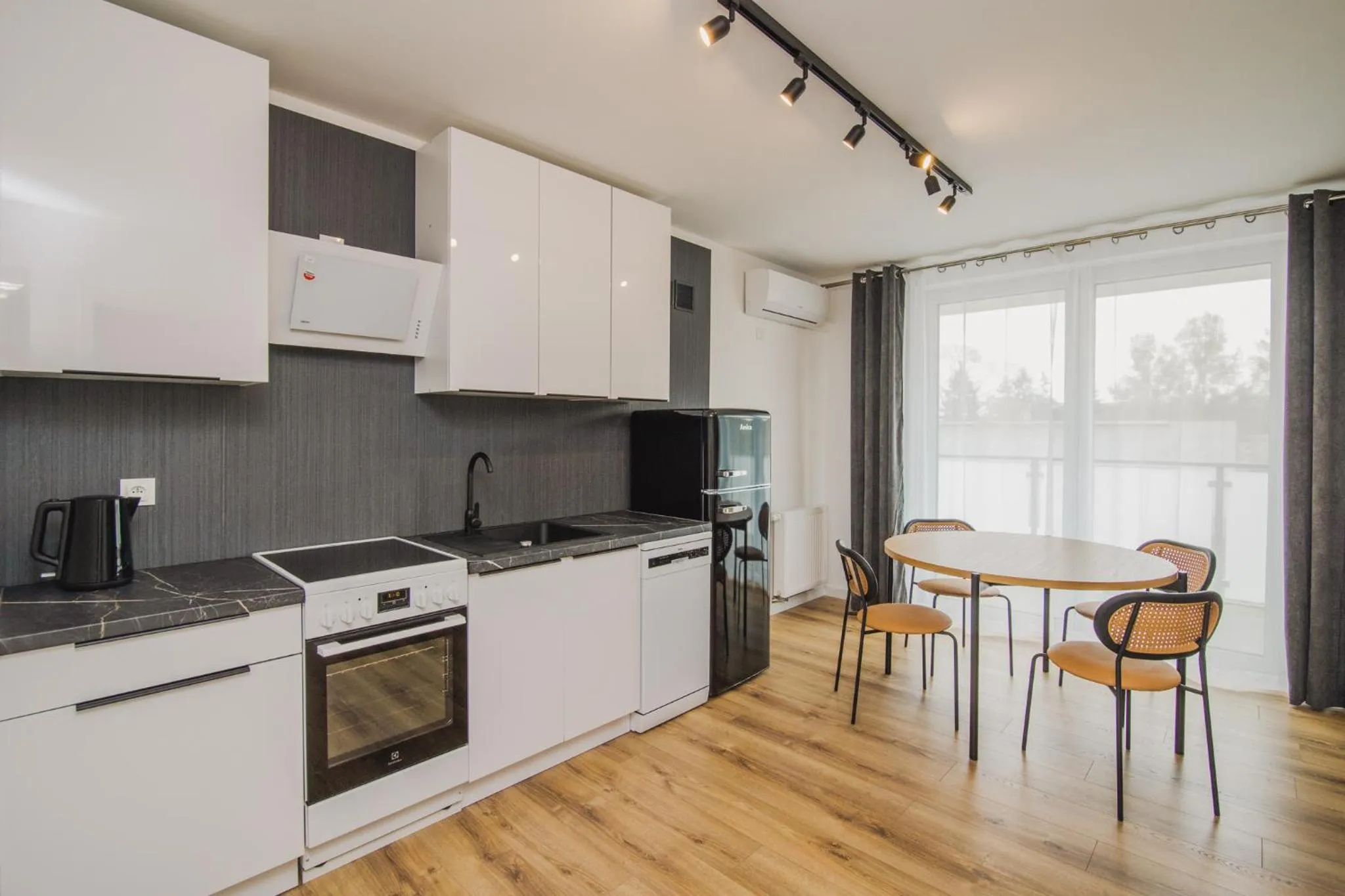 Dom Goscinny Bialy Dworek