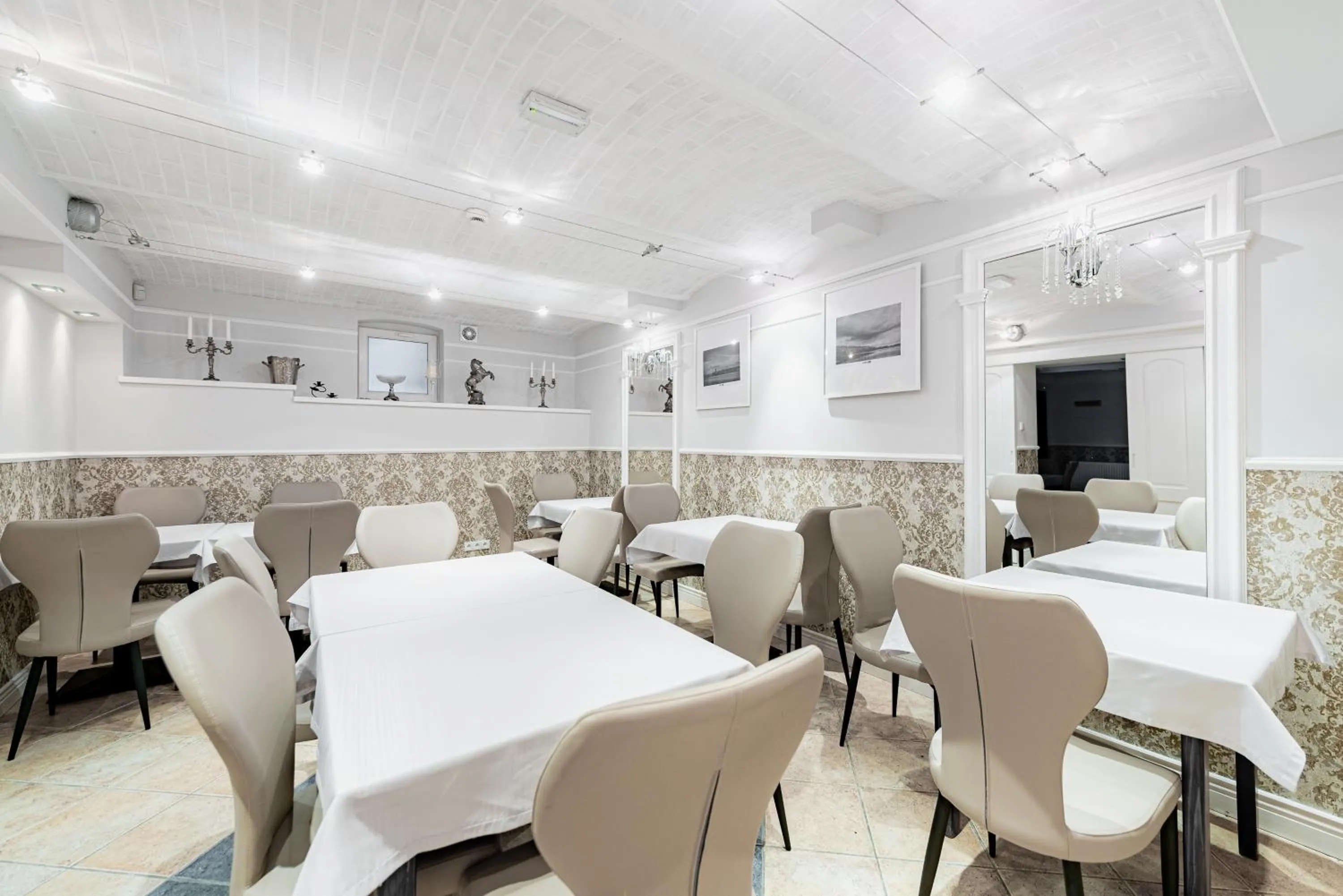 Dom Goscinny Bialy Dworek