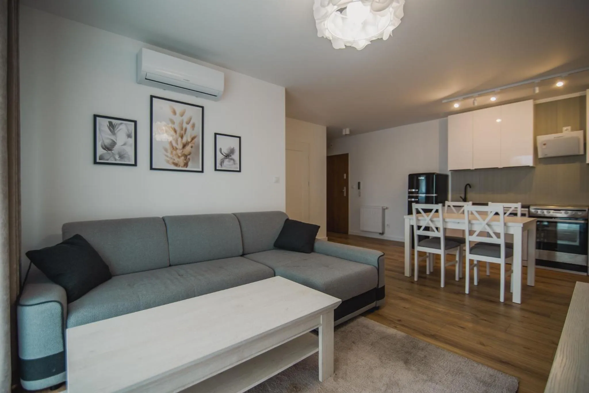 Dom Goscinny Bialy Dworek