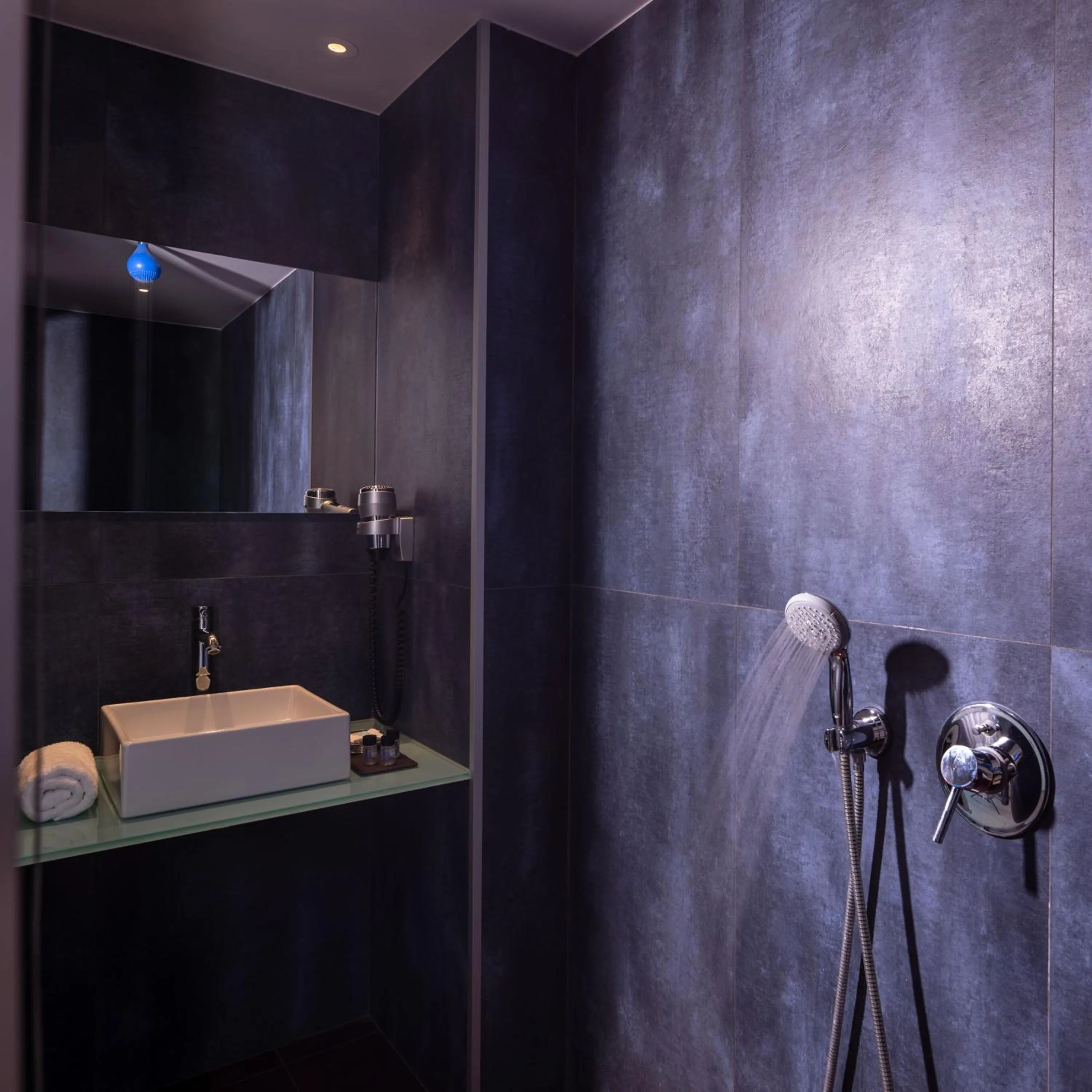 Shower in Essence Hotel