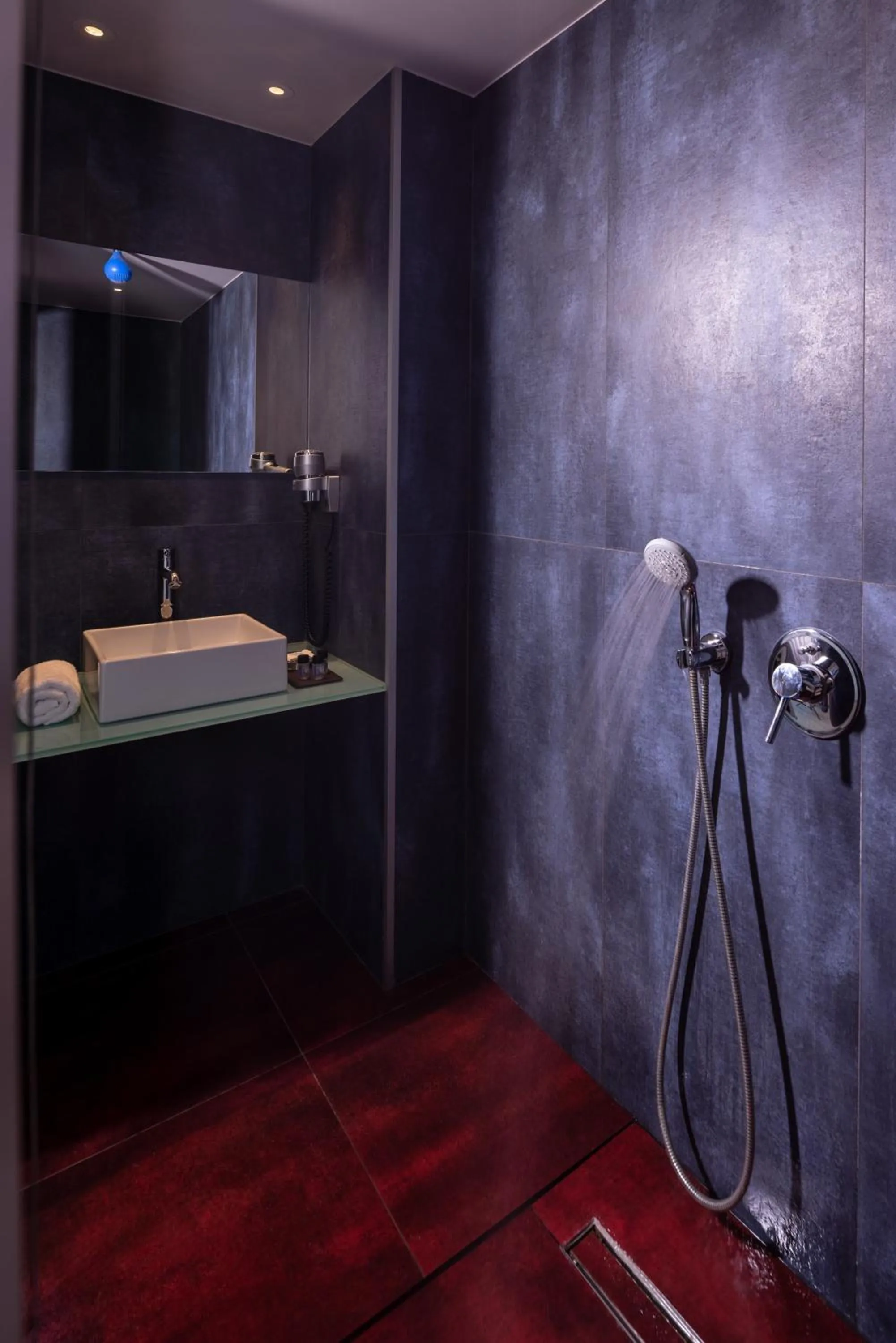 Shower in Essence Hotel