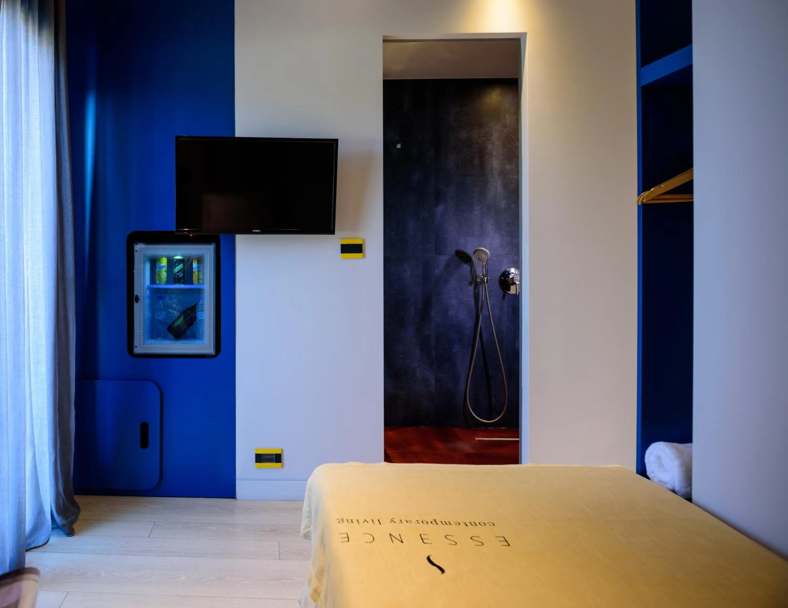 Shower, Bed in Essence Hotel