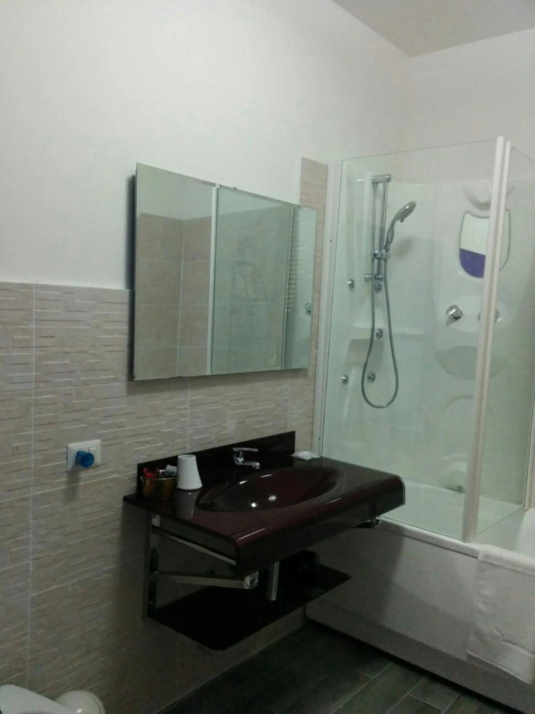 Shower in Luci A San Siro