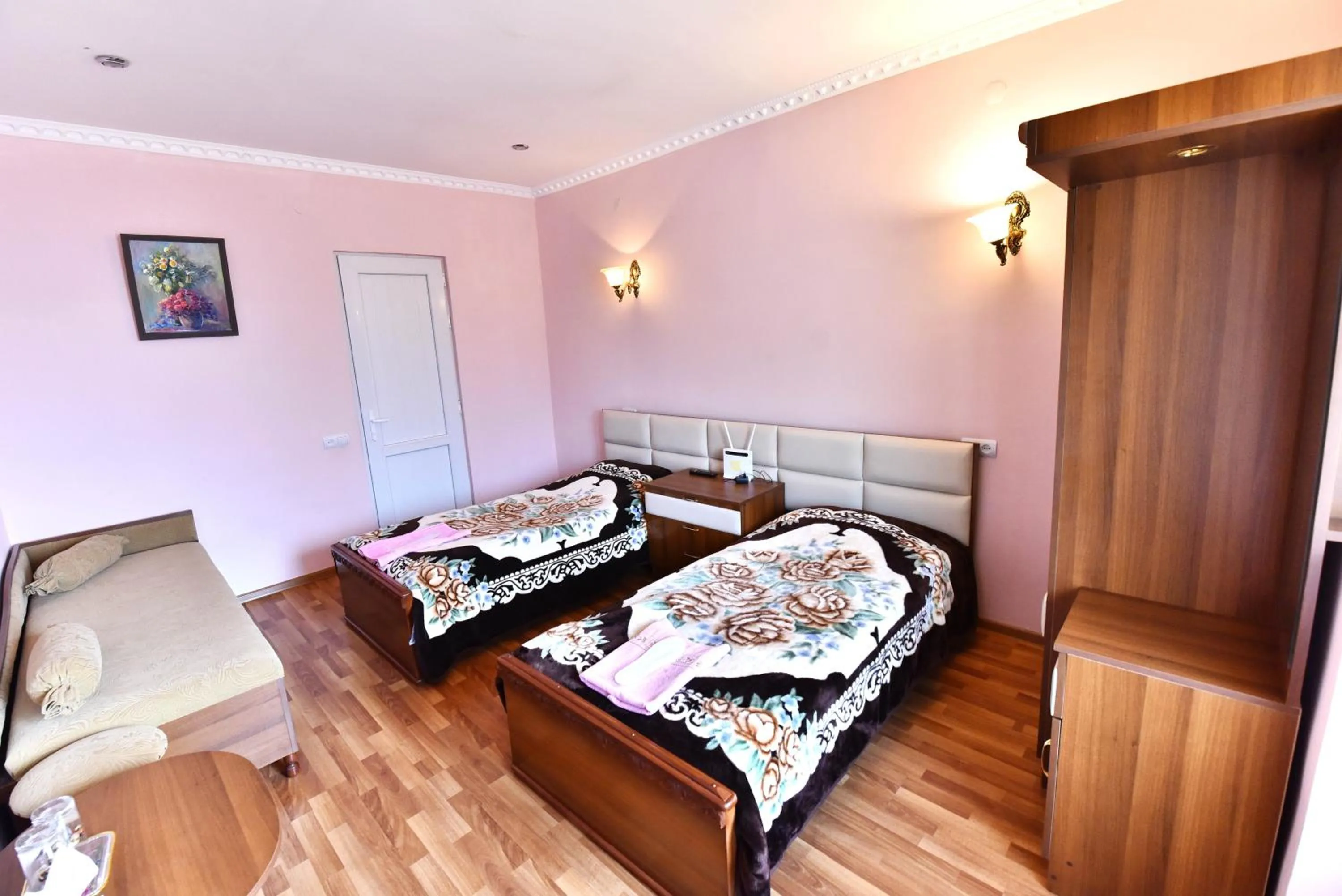 Standard Twin Room in Haghpat Hotel