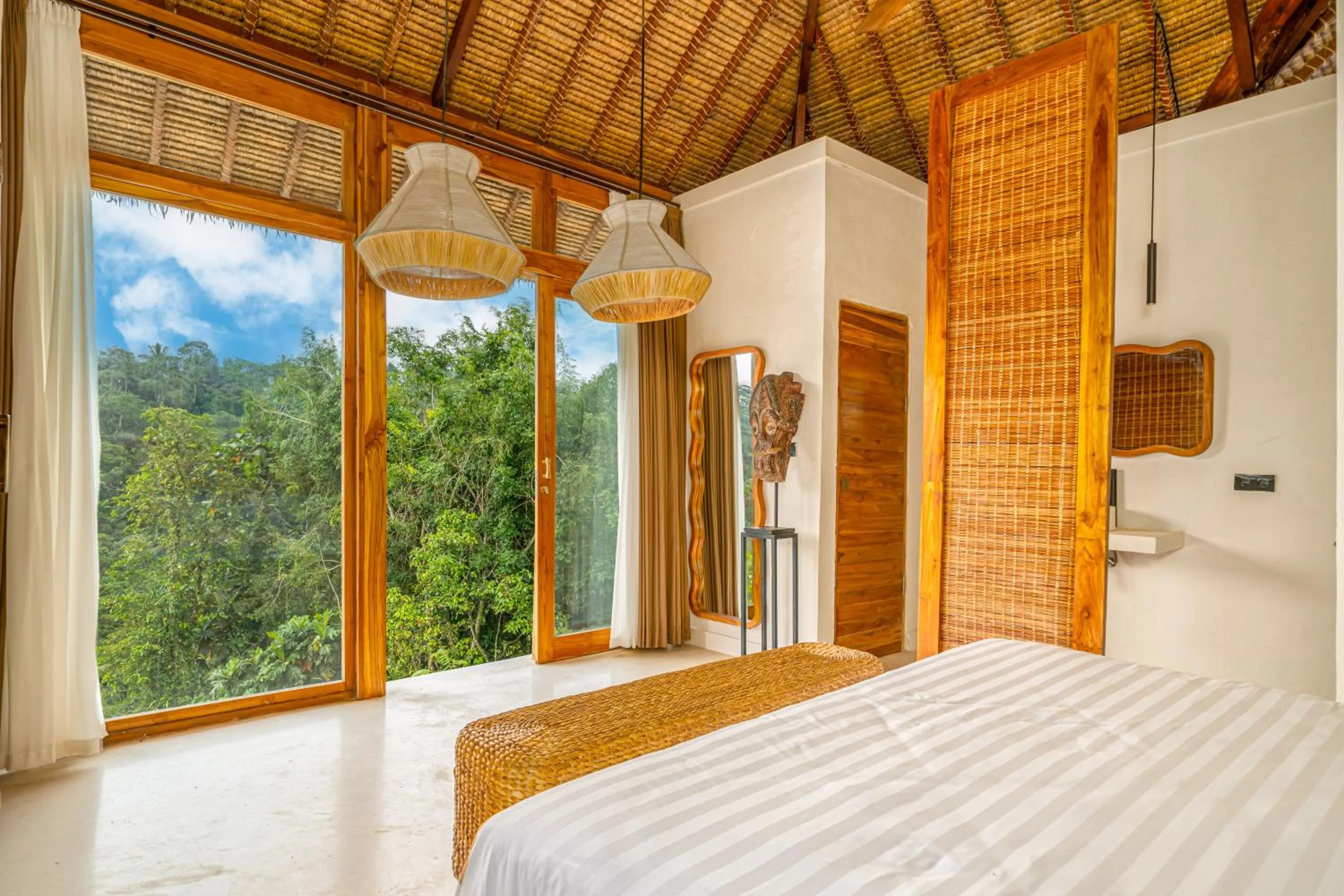 Photo of the whole room, Bed in Muraya Villas in Ubud