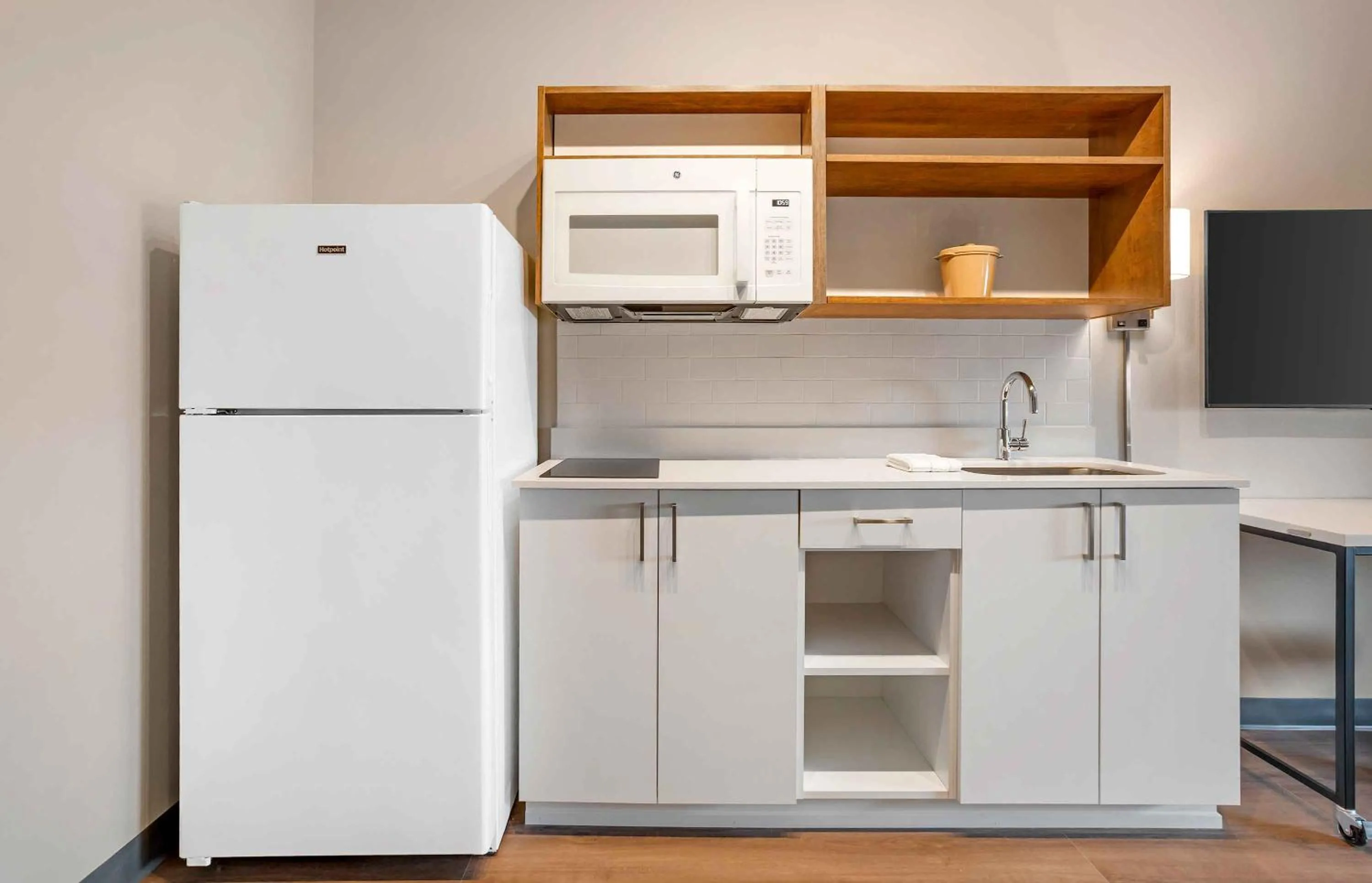 Kitchen or kitchenette in Extended Stay America Premier Suites - Bradenton