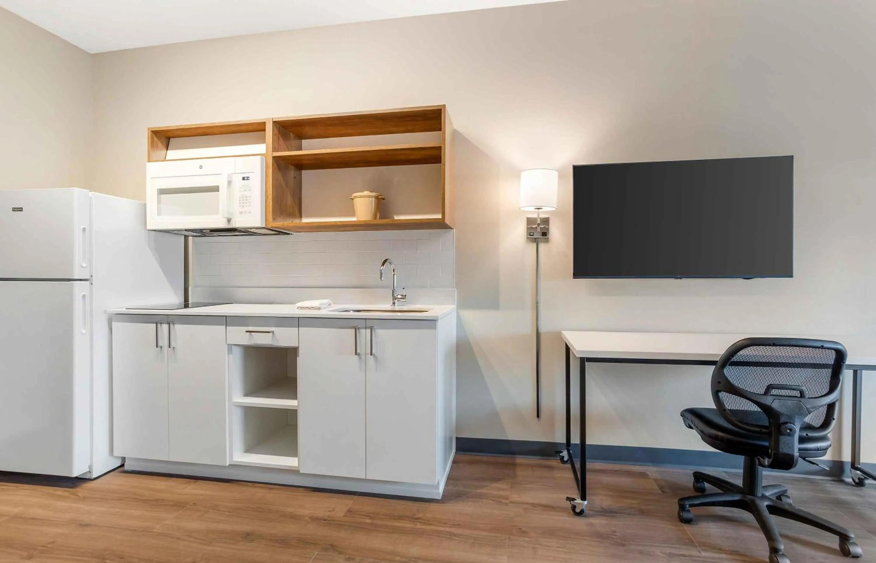 Kitchen or kitchenette in Extended Stay America Premier Suites - Bradenton