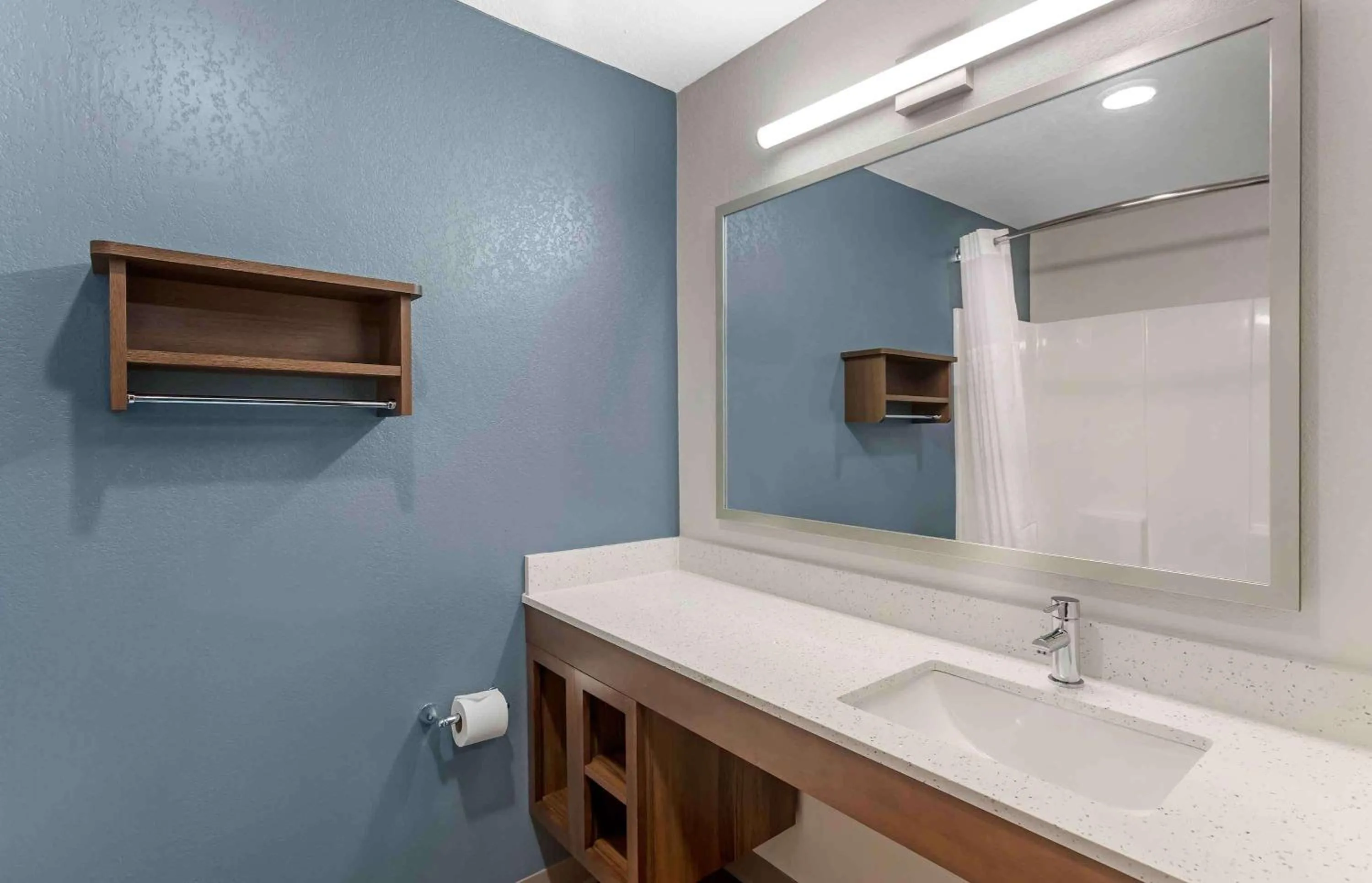 Bathroom in Extended Stay America Suites - Tampa - Casino Area