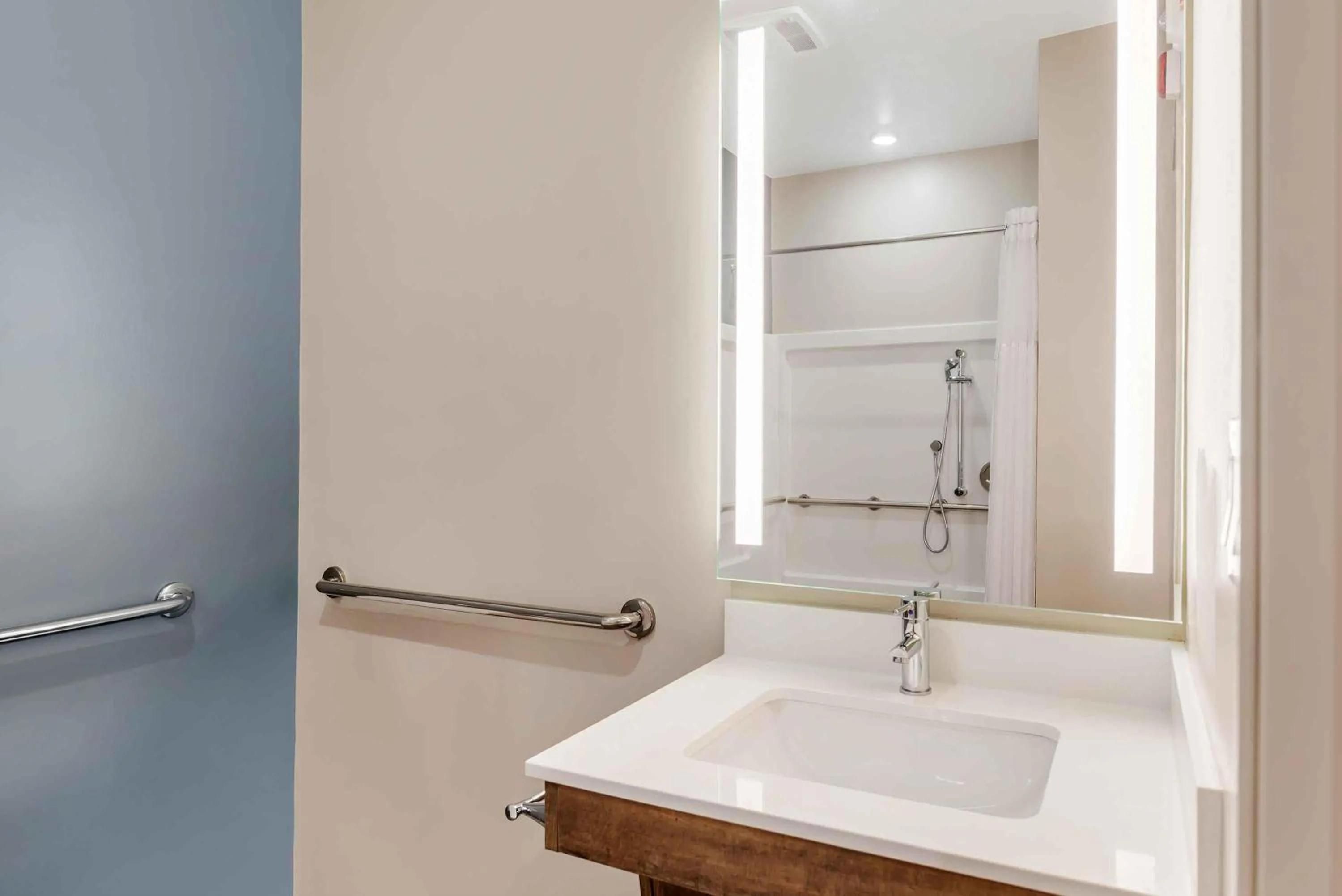 Bathroom in Extended Stay America Premier Suites - Charlottesville