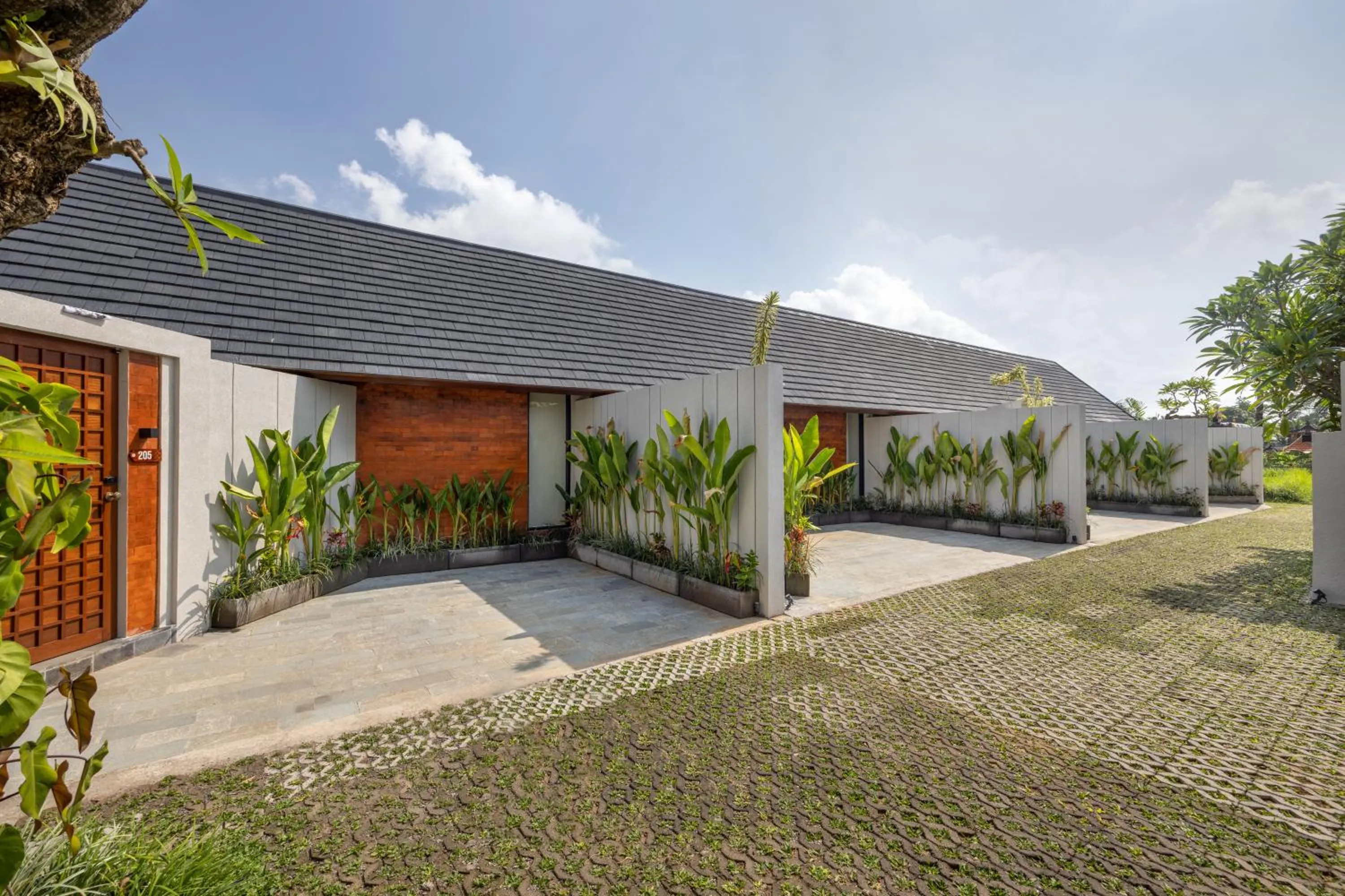 Property building in Unagi Mas Villa by Emana