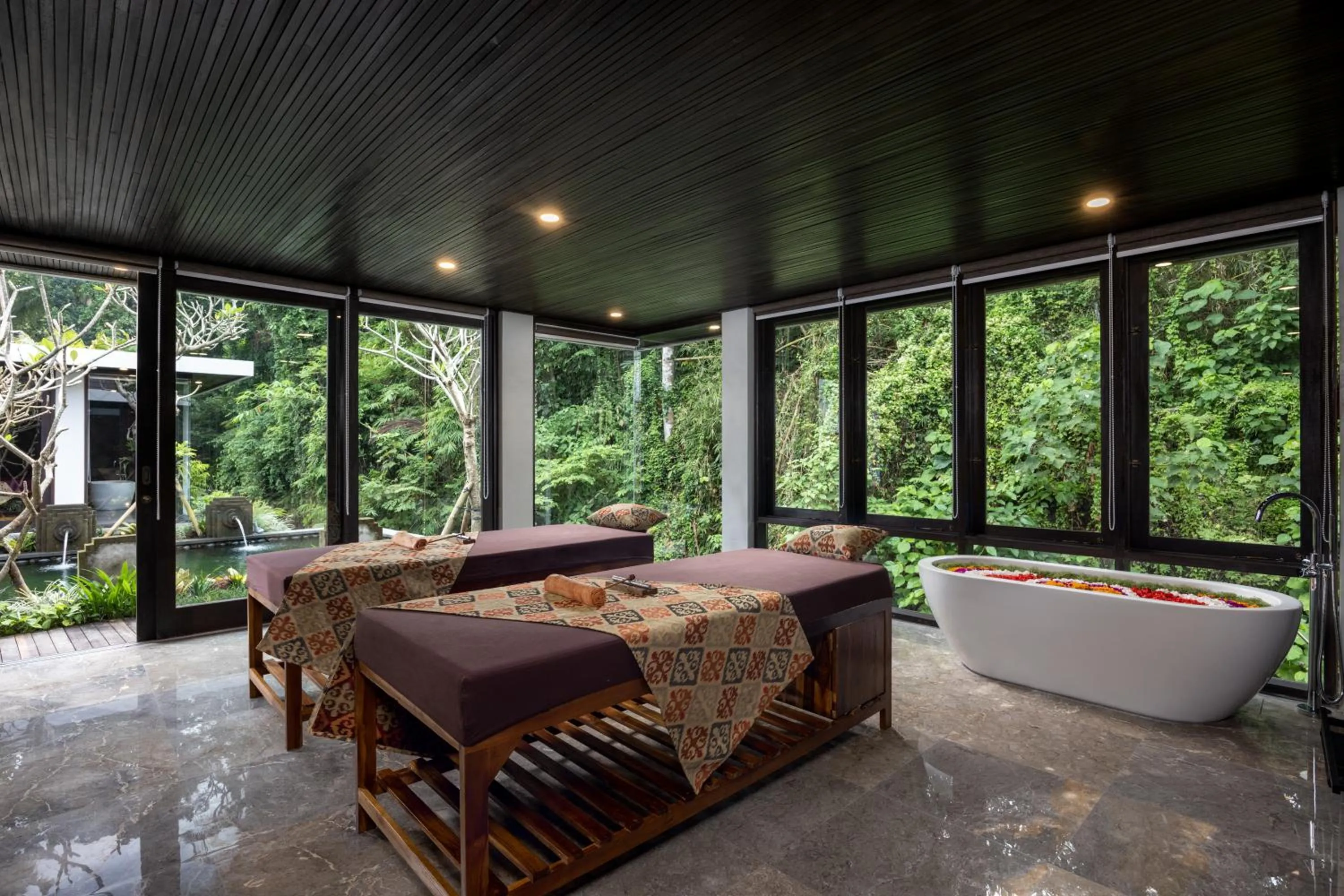 Spa and wellness centre/facilities in Unagi Mas Villa by Emana