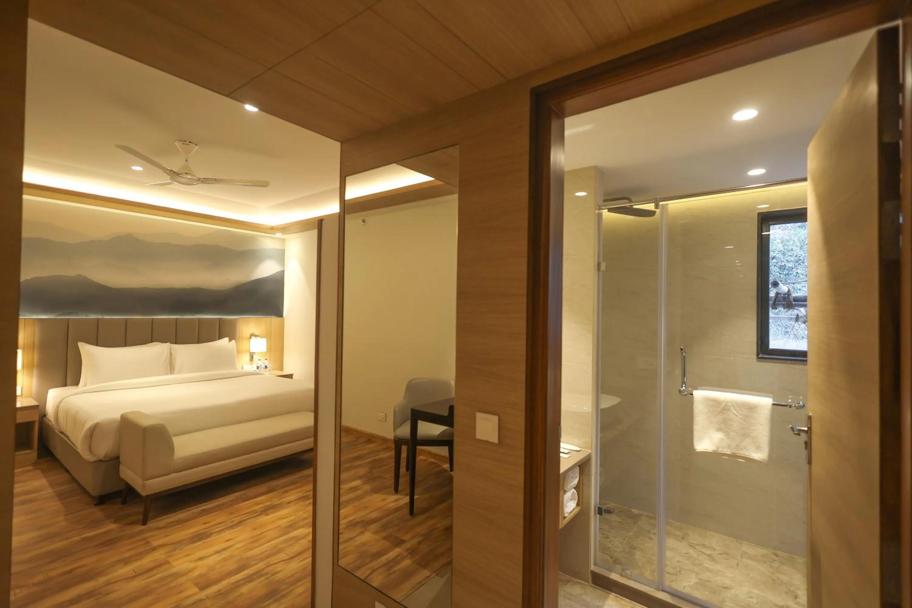 Shower, Bed in Best Western Matra Kasauli