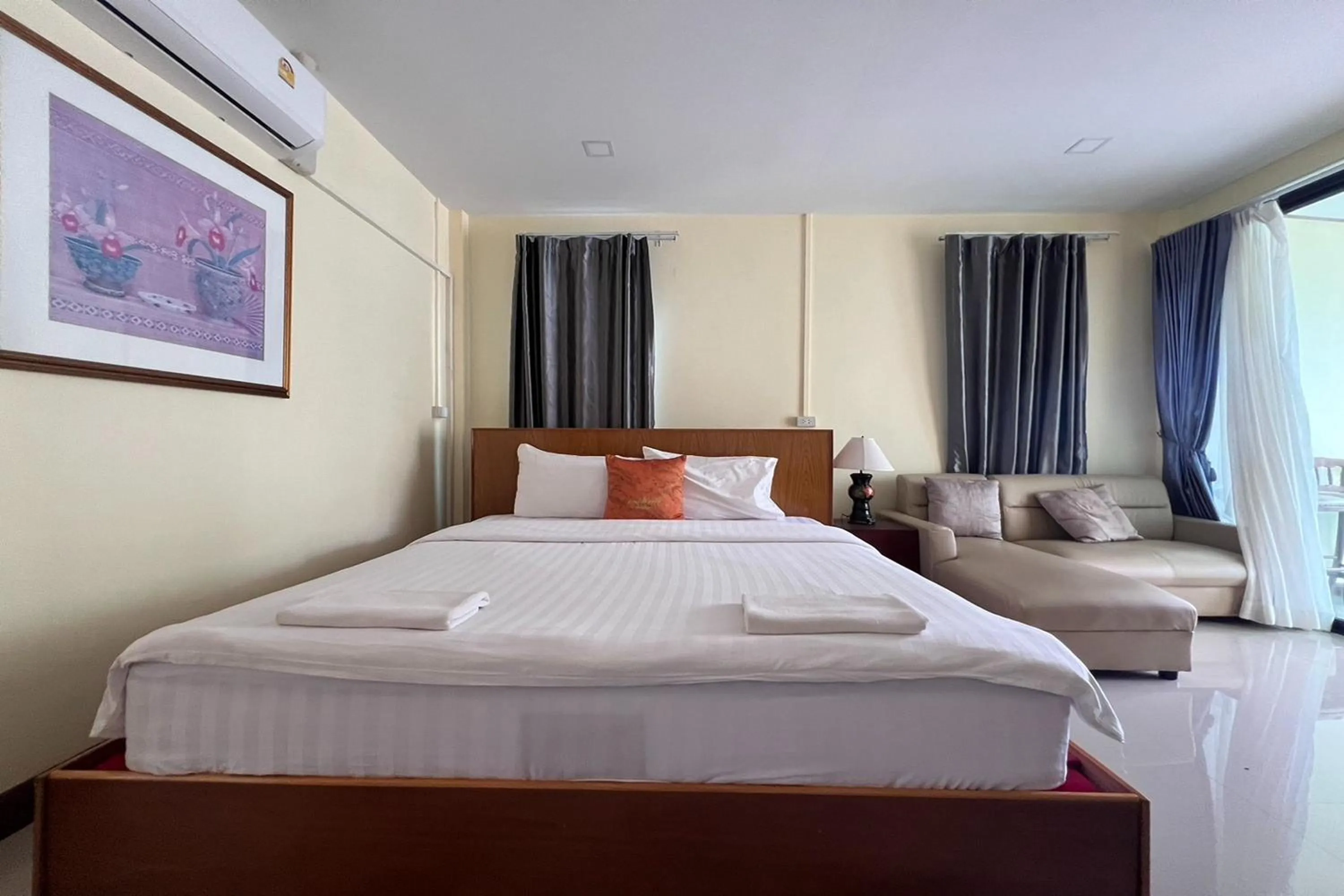 Bedroom, Bed in Lan Bua Resort