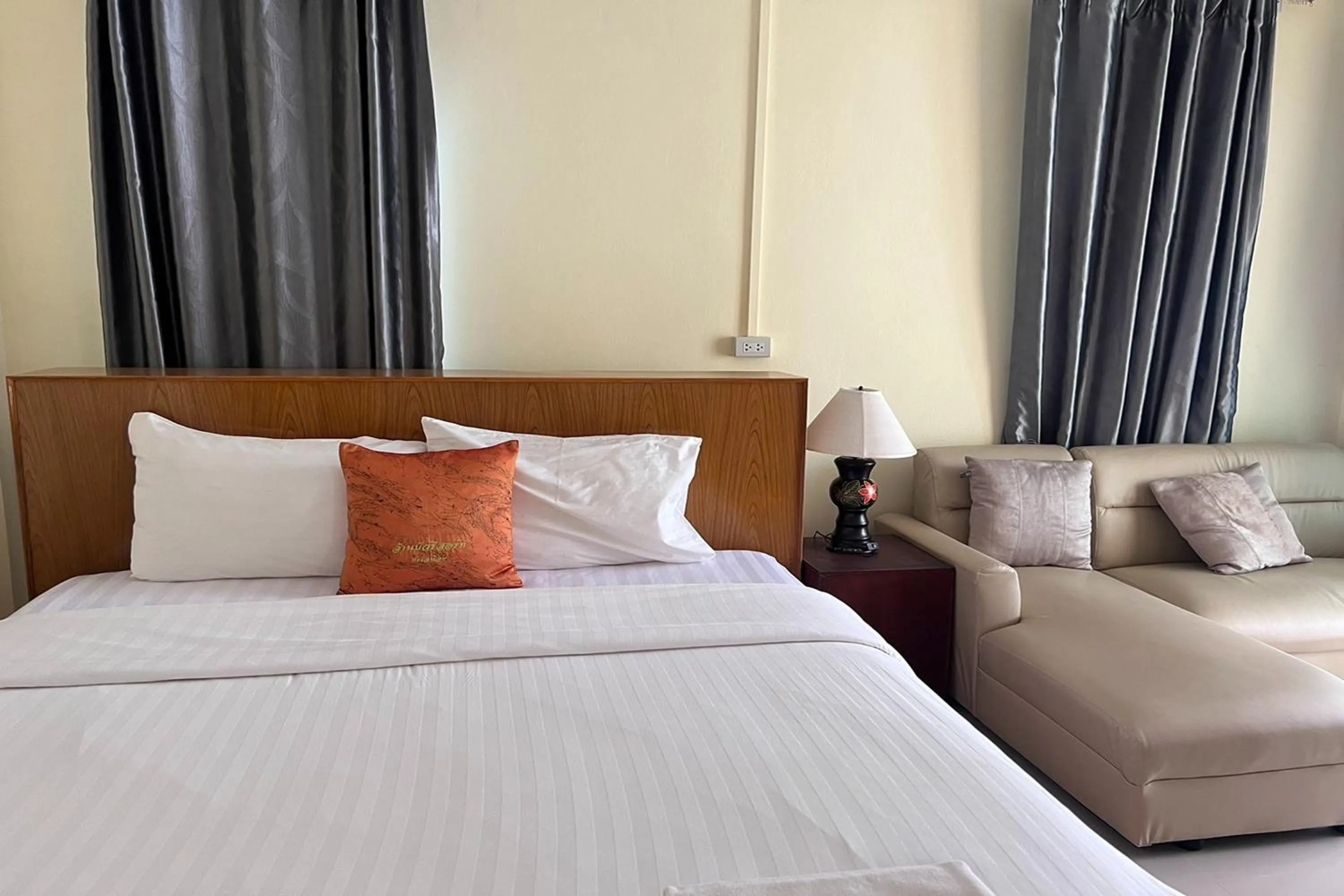 Bedroom, Bed in Lan Bua Resort