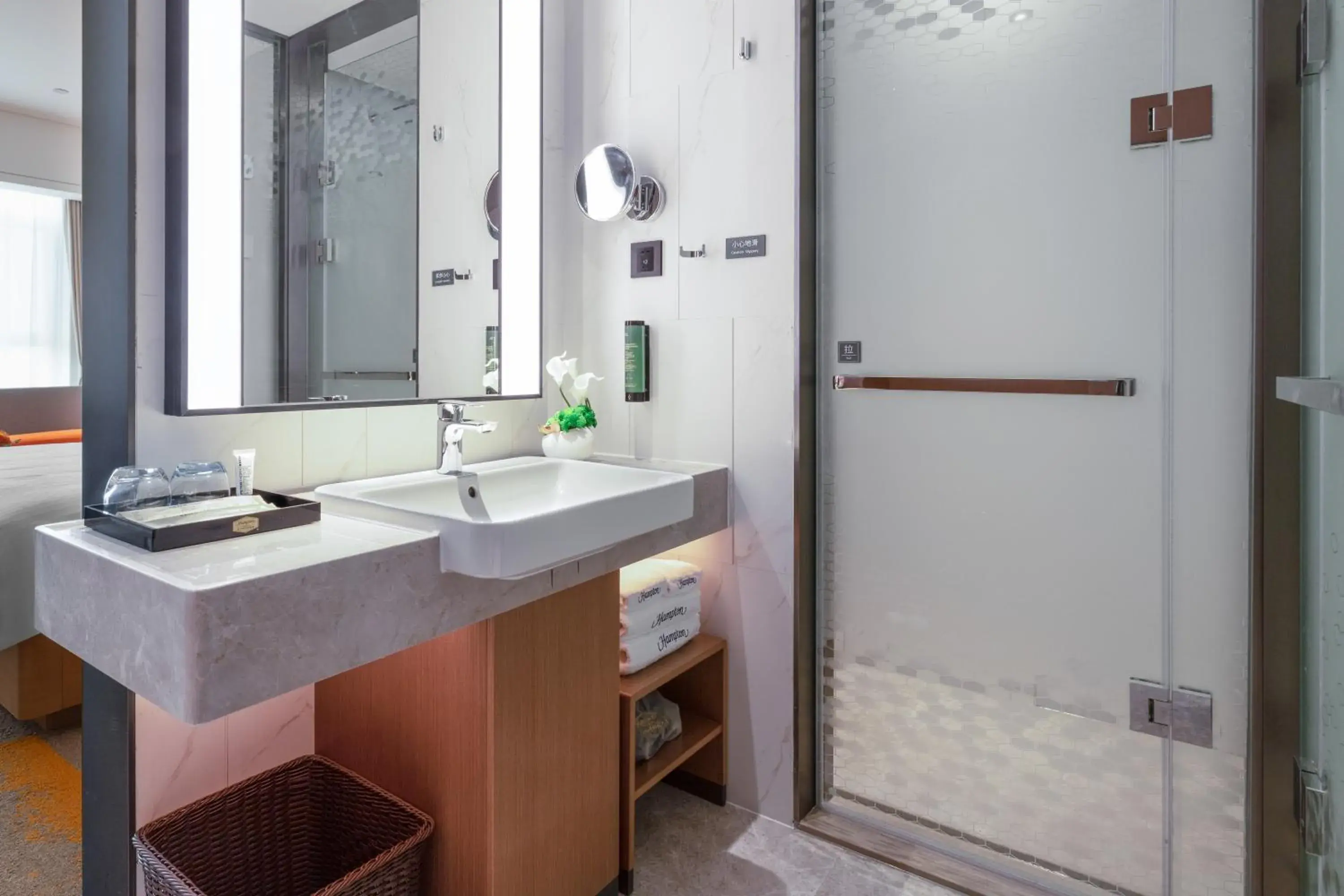Superior Double Room in Hampton by Hilton Qingdao Jiaodong International Airport South Superior Double Room in Hampton by Hilton Qingdao Jiaodong International Airport South