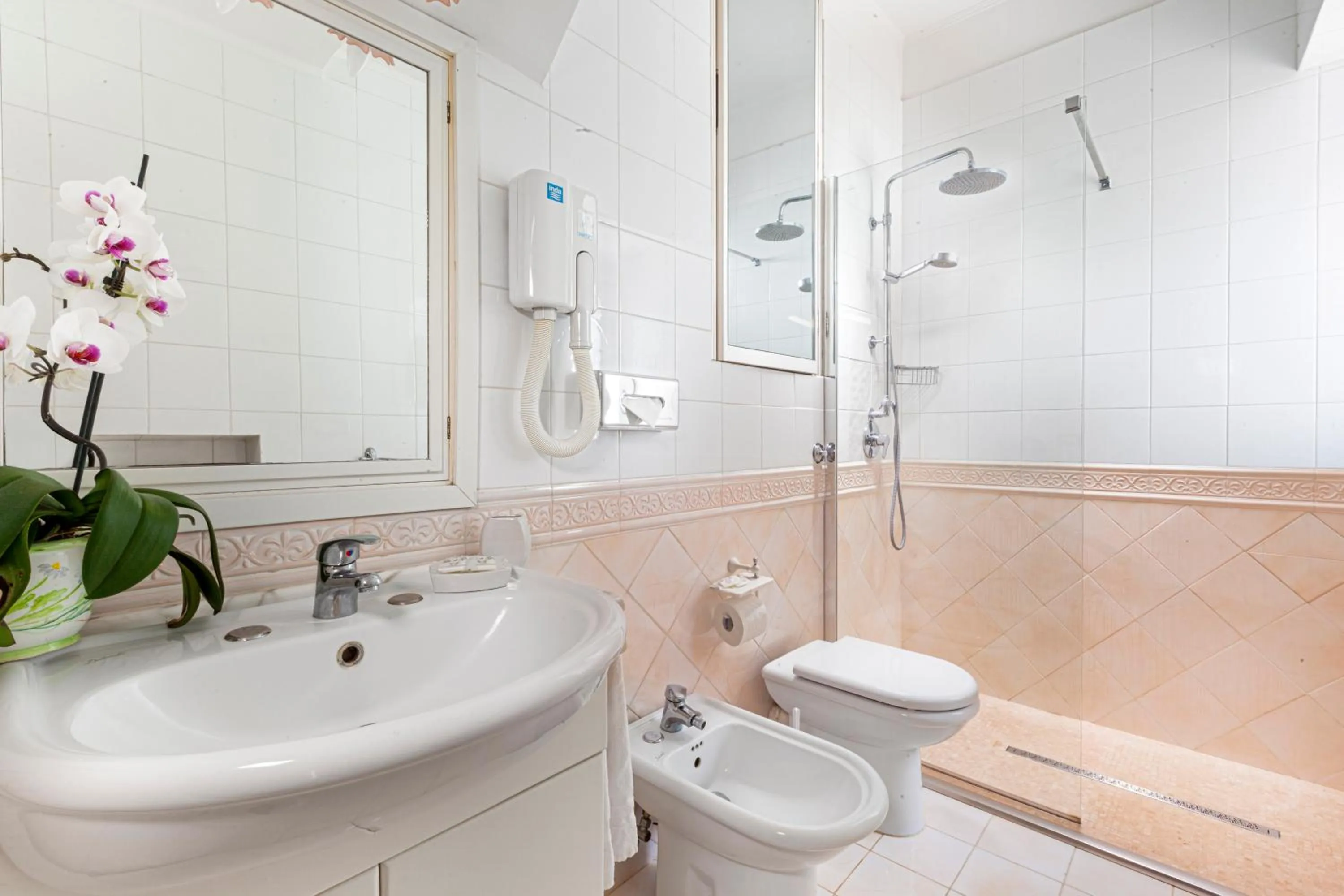 Bathroom in Villa Maresca B&B