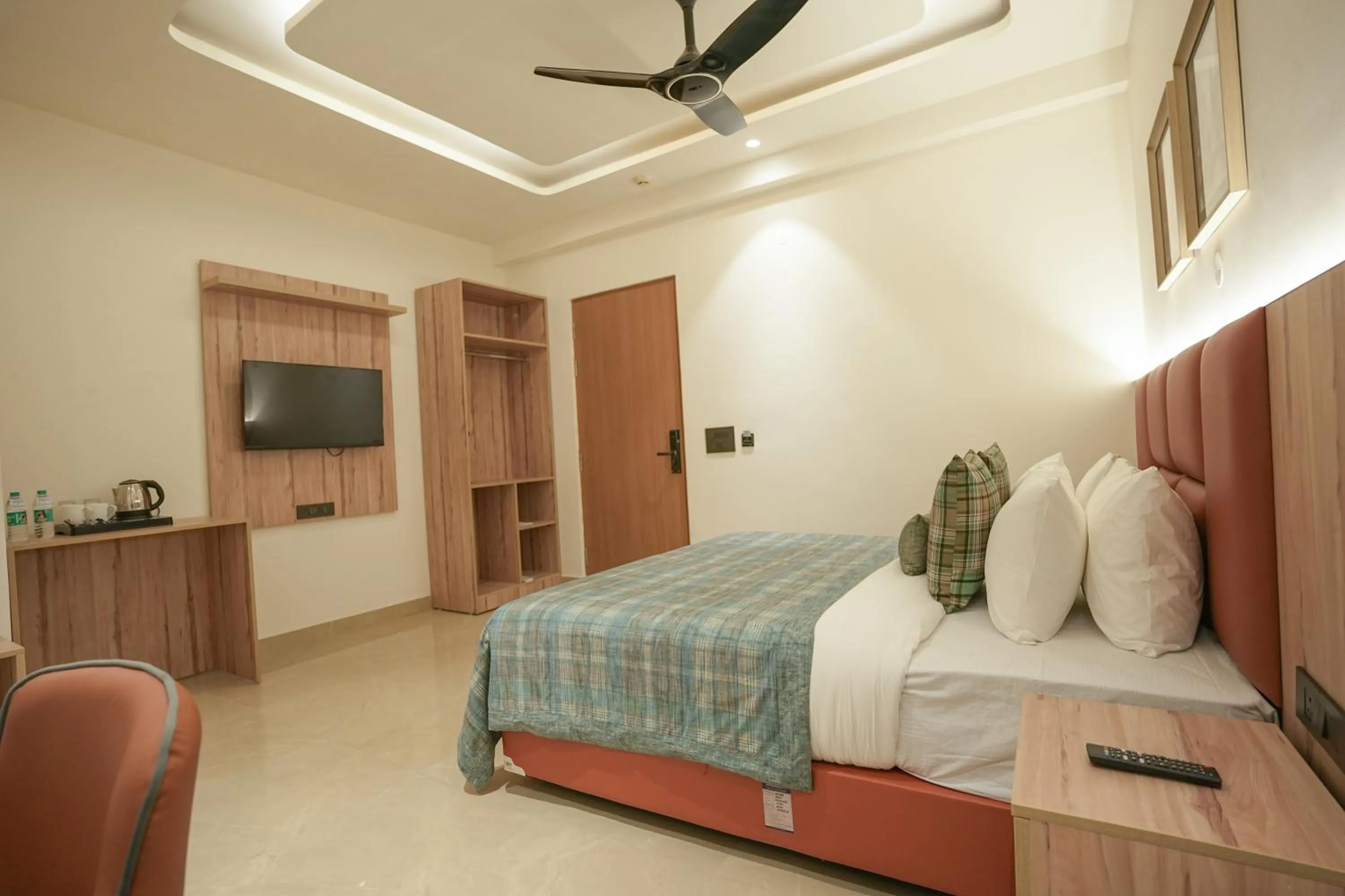 TV and multimedia, Bed in Kaashvi Residency - Managed by Atithi House
