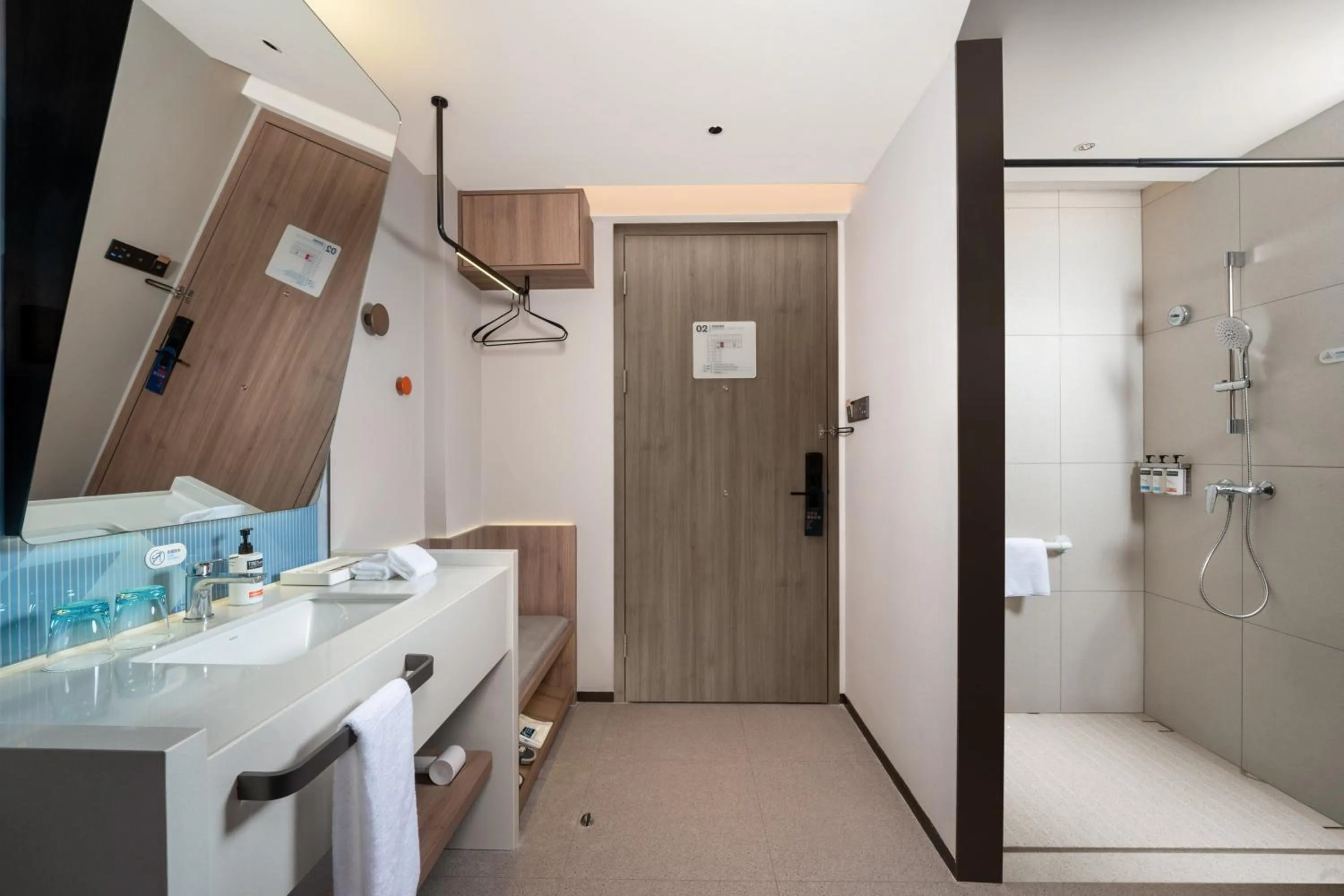 Bathroom in Holiday Inn Express Chongqing Ciqikou Ancient Town by IHG