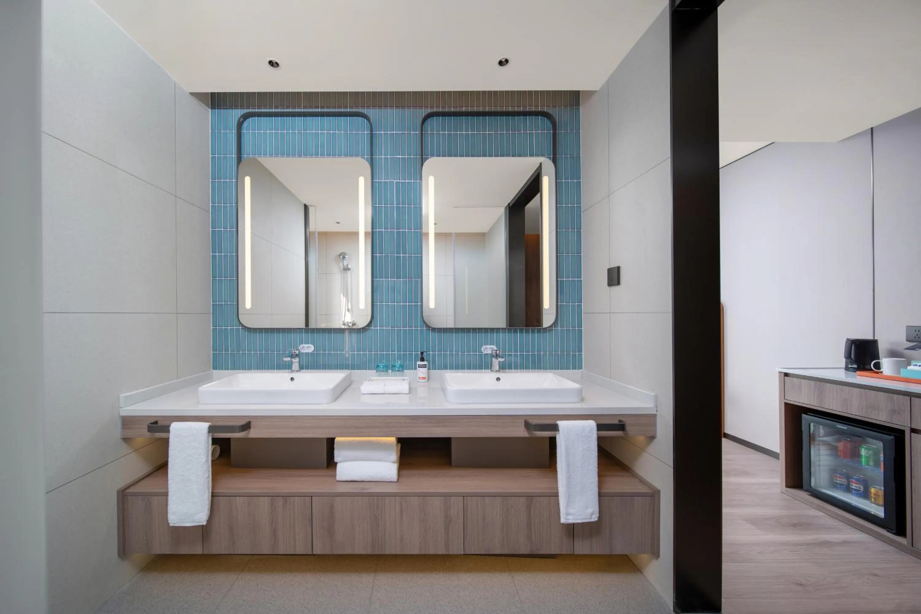 Bathroom in Holiday Inn Express Chongqing Ciqikou Ancient Town by IHG