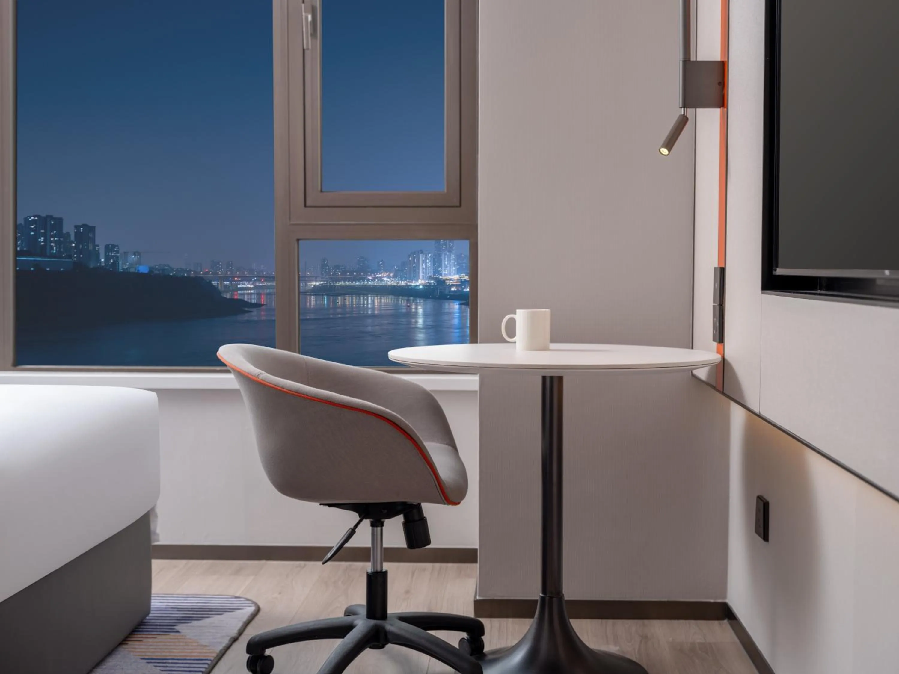 Photo of the whole room in Holiday Inn Express Chongqing Ciqikou Ancient Town by IHG