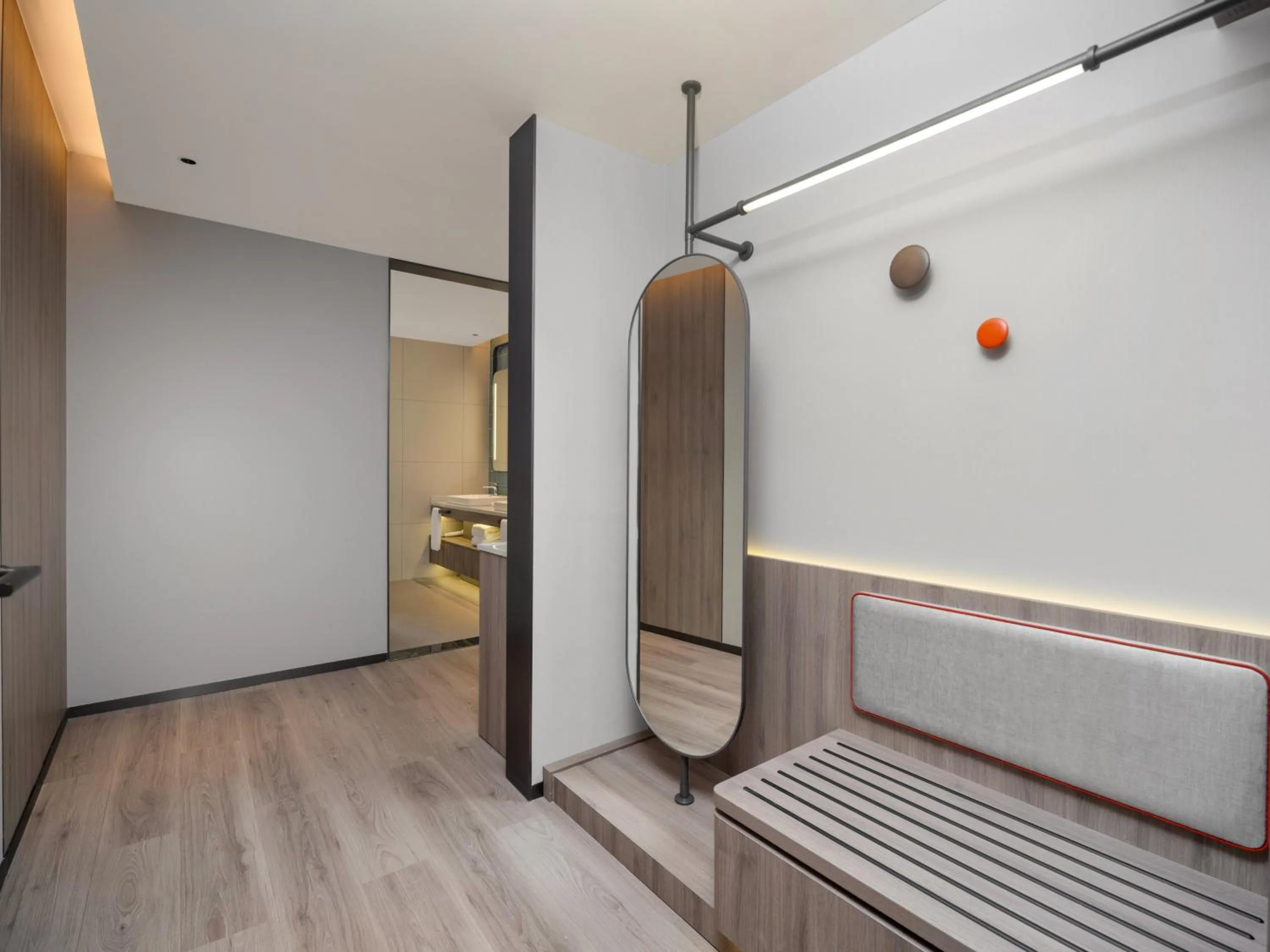 Photo of the whole room, Bed in Holiday Inn Express Chongqing Ciqikou Ancient Town by IHG