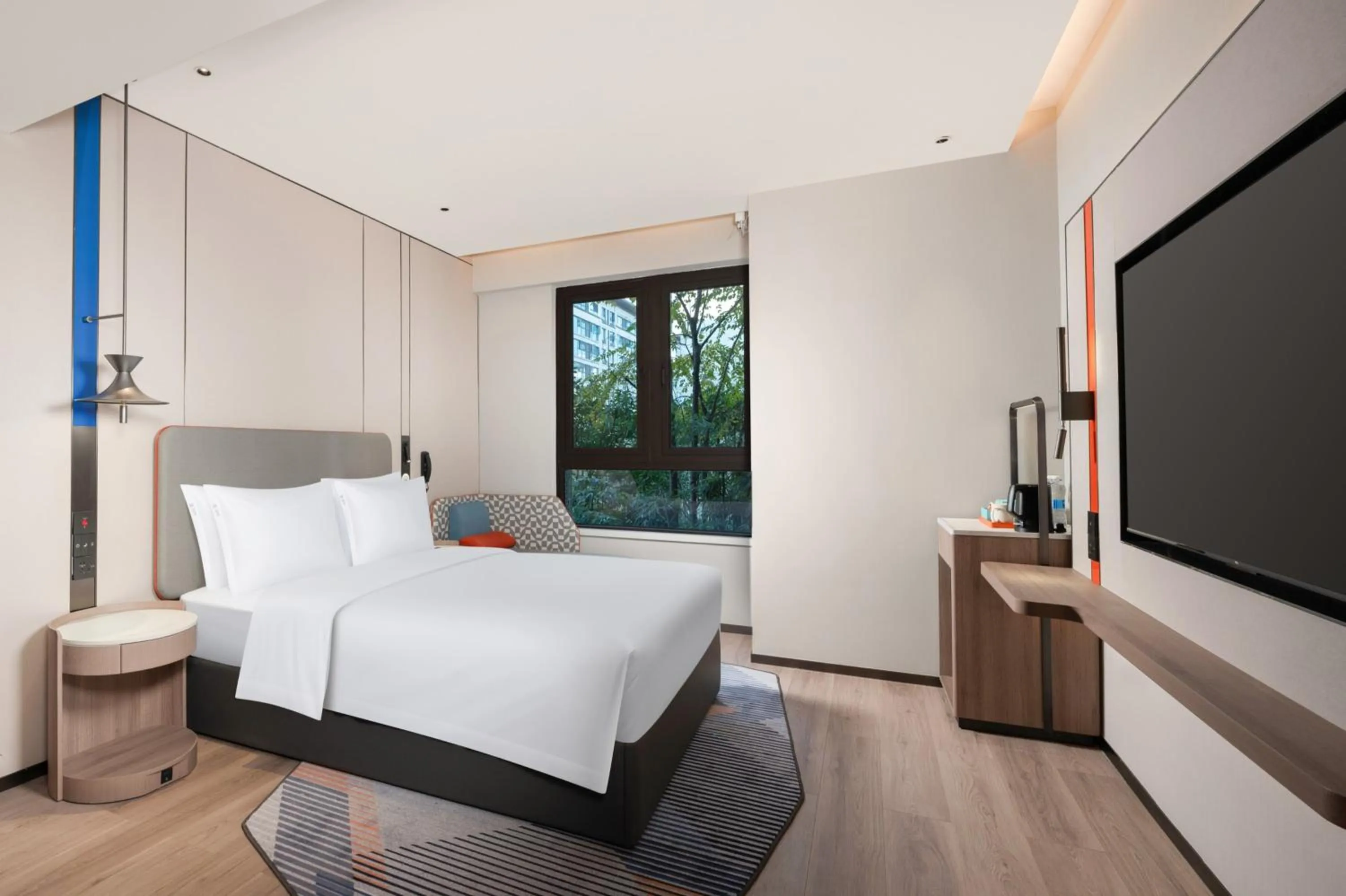 Photo of the whole room, Bed in Holiday Inn Express Chongqing Ciqikou Ancient Town by IHG