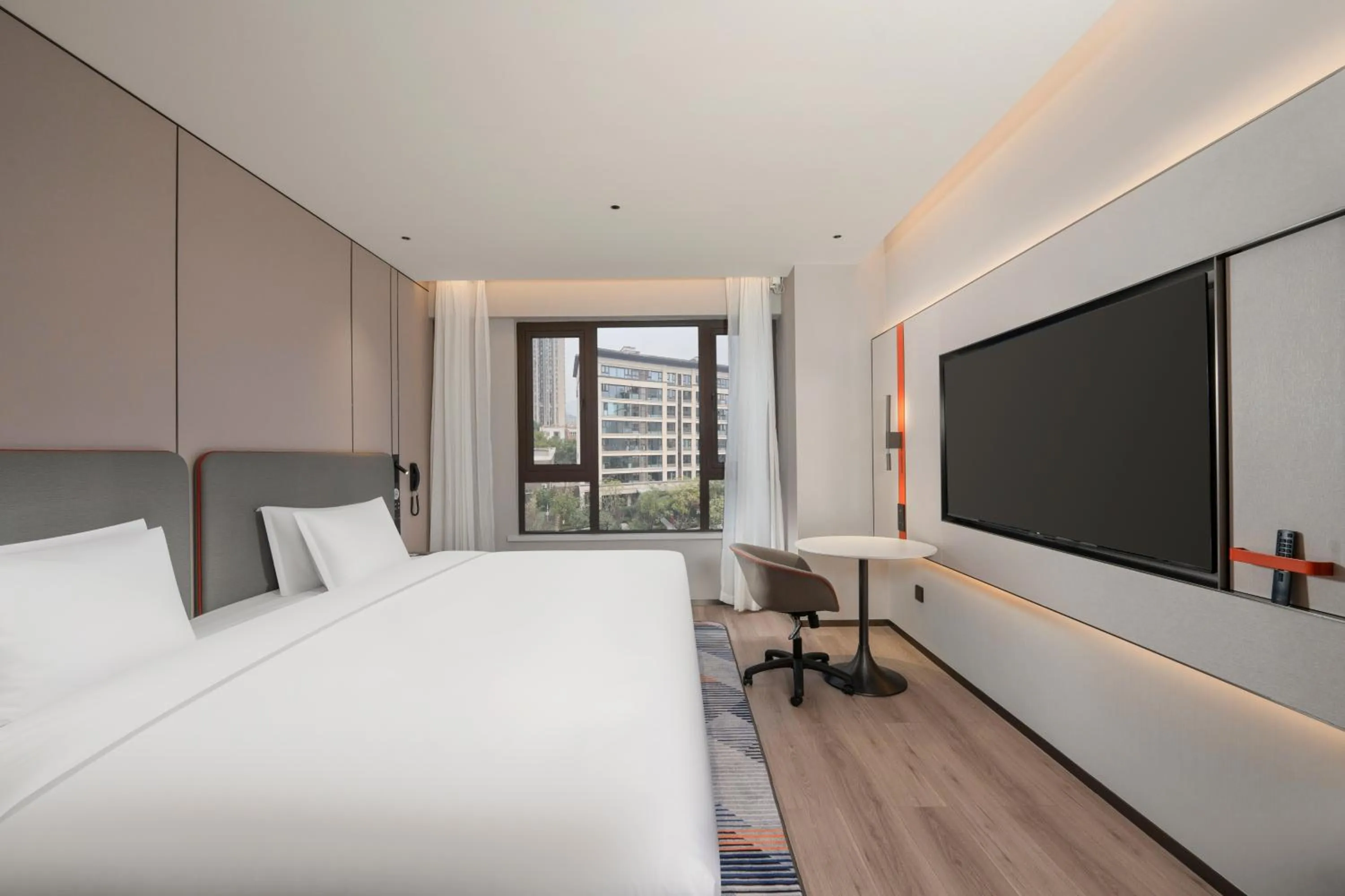 Photo of the whole room, Bed in Holiday Inn Express Chongqing Ciqikou Ancient Town by IHG