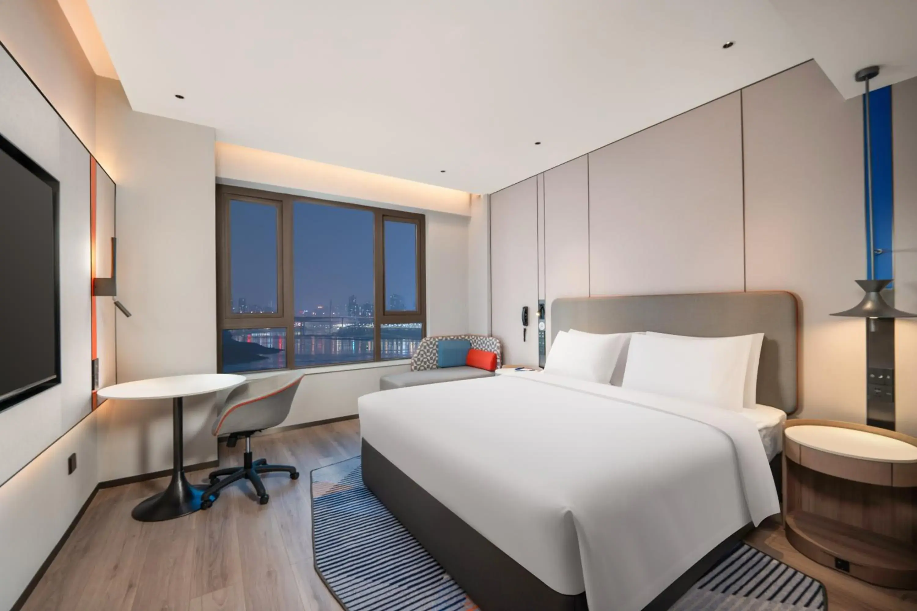 Standard King Room with River View in Holiday Inn Express Chongqing Ciqikou Ancient Town by IHG Standard King Room with River View in Holiday Inn Express Chongqing Ciqikou Ancient Town by IHG