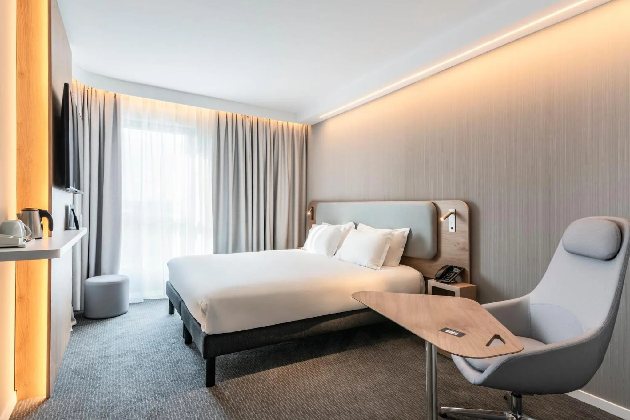 Photo of the whole room, Bed in Holiday Inn Express & Suites Reims - Rives de Vesle by IHG