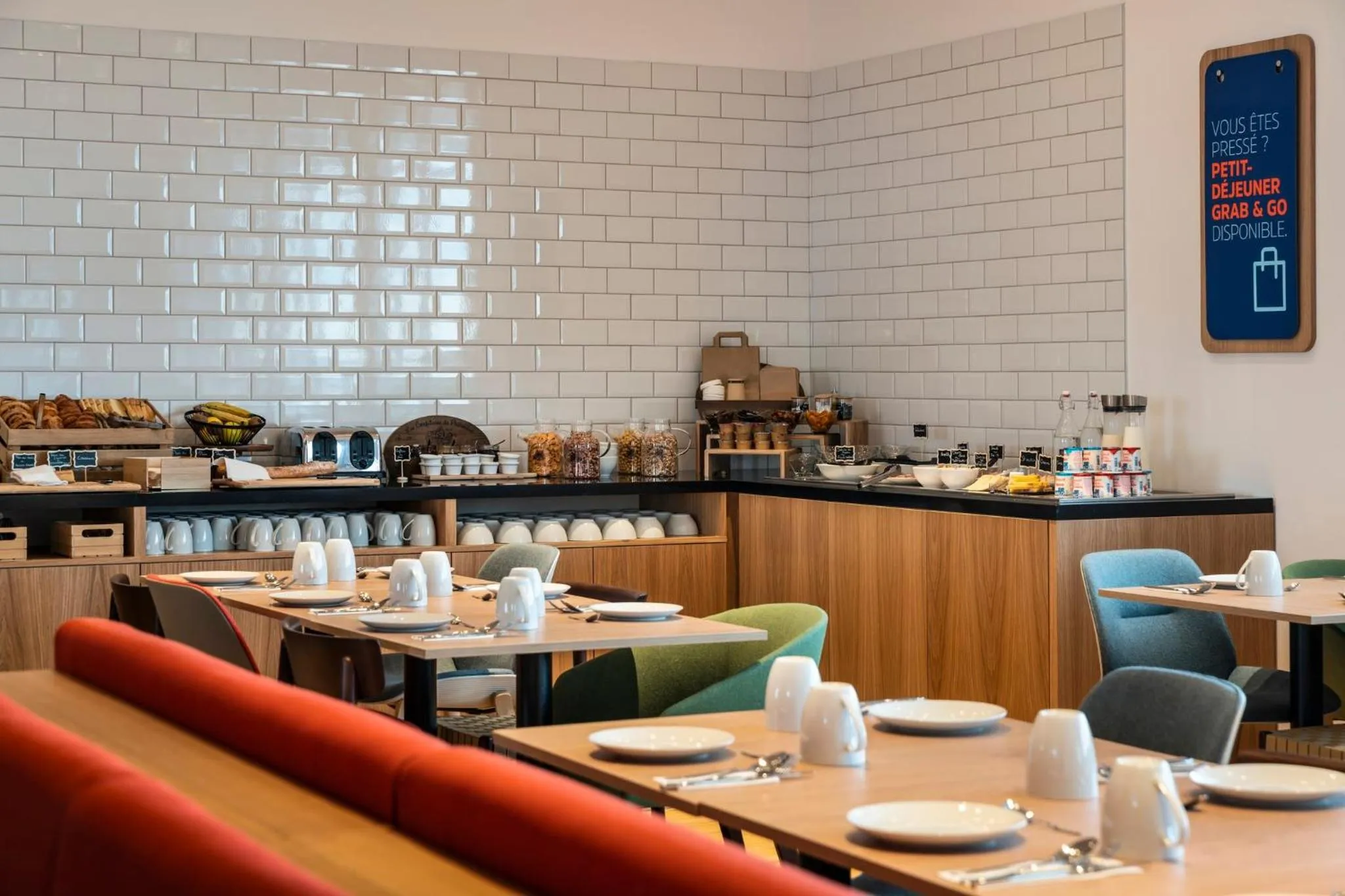 Breakfast in Holiday Inn Express & Suites Reims - Rives de Vesle by IHG