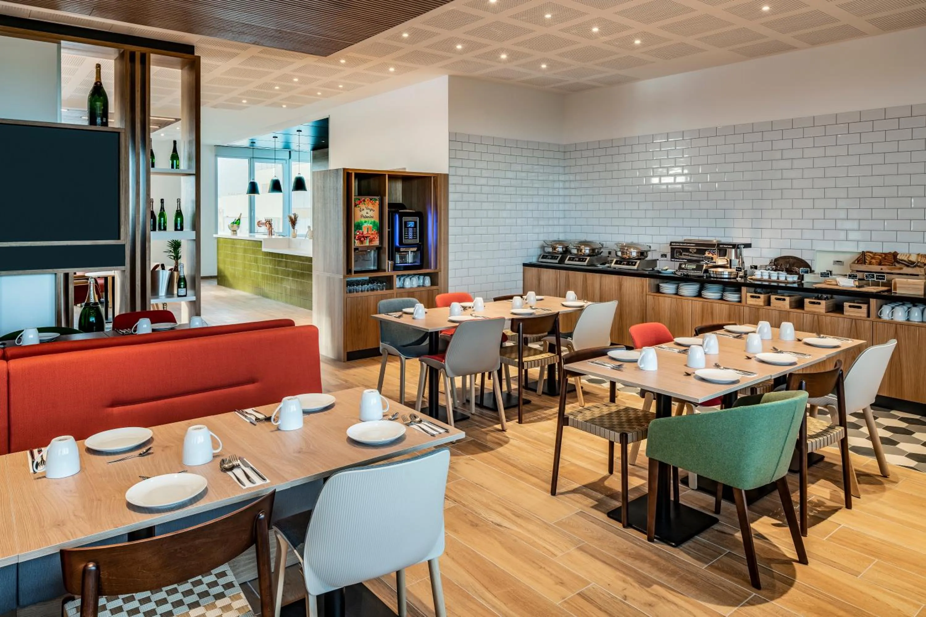 Food and drinks in Holiday Inn Express & Suites Reims - Rives de Vesle by IHG