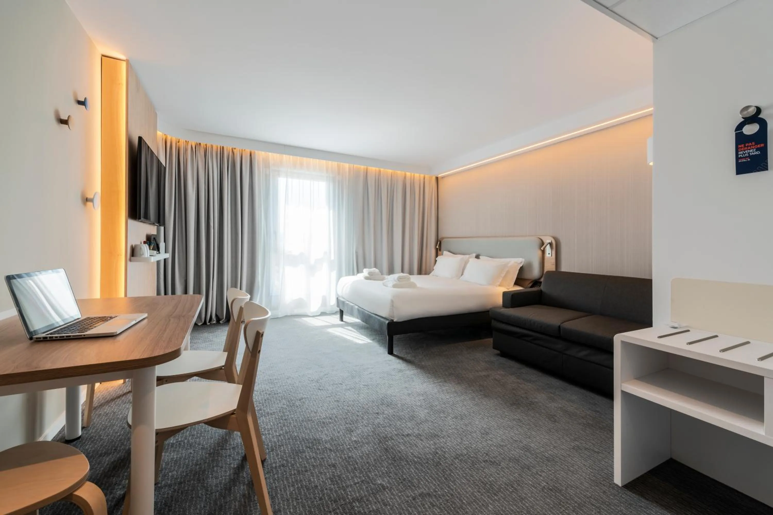 Bed in Holiday Inn Express & Suites Reims - Rives de Vesle by IHG