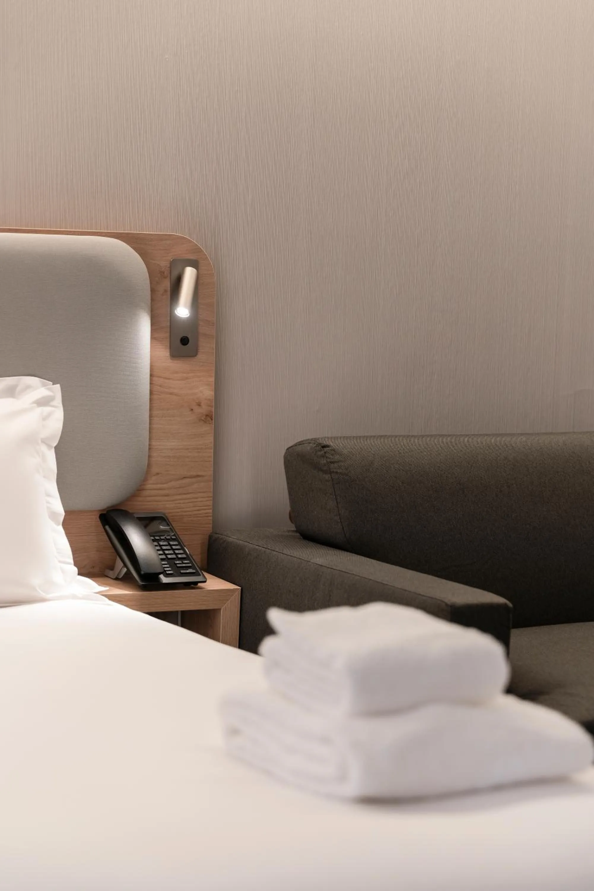 Bed in Holiday Inn Express & Suites Reims - Rives de Vesle by IHG