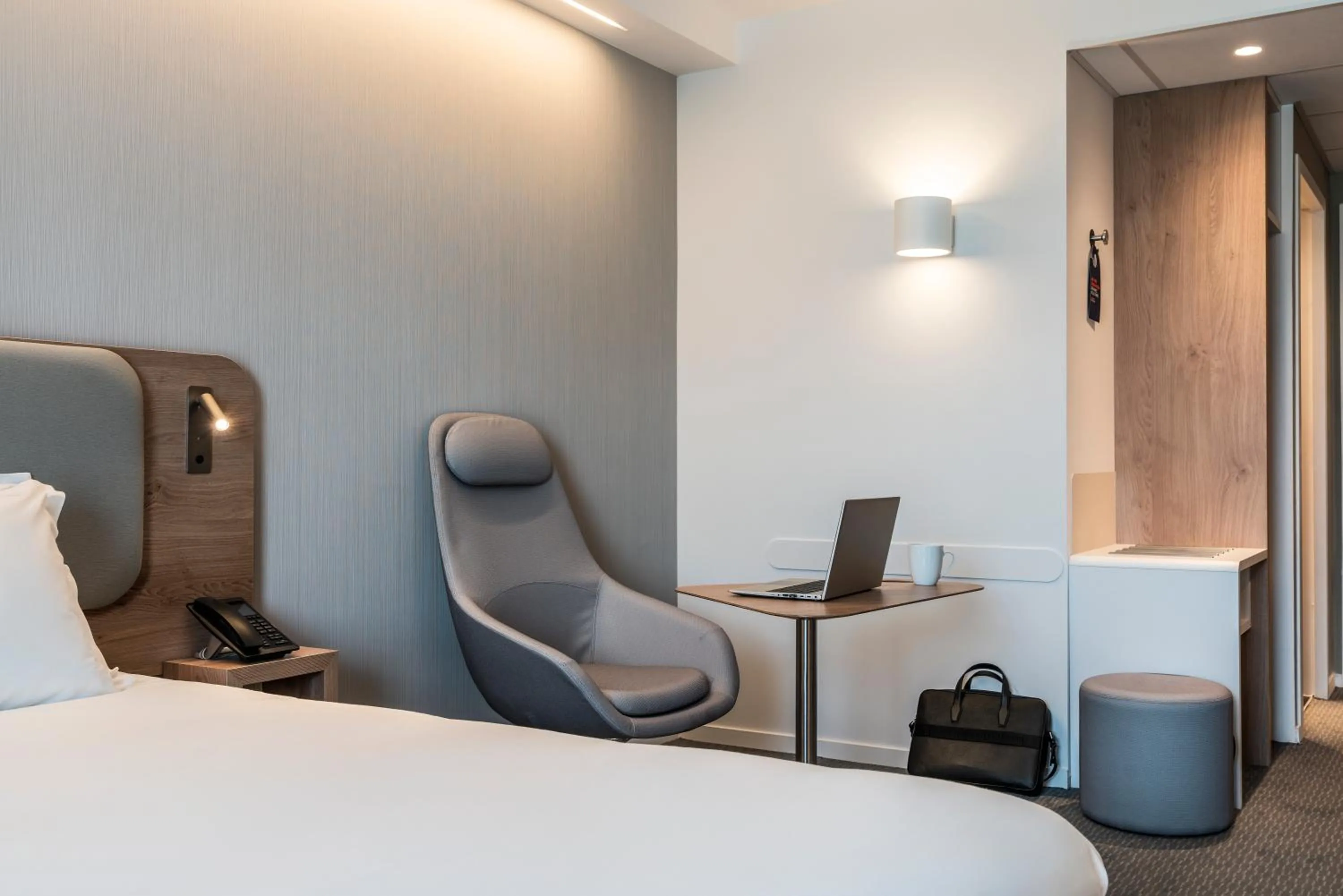 Bed in Holiday Inn Express & Suites Reims - Rives de Vesle by IHG