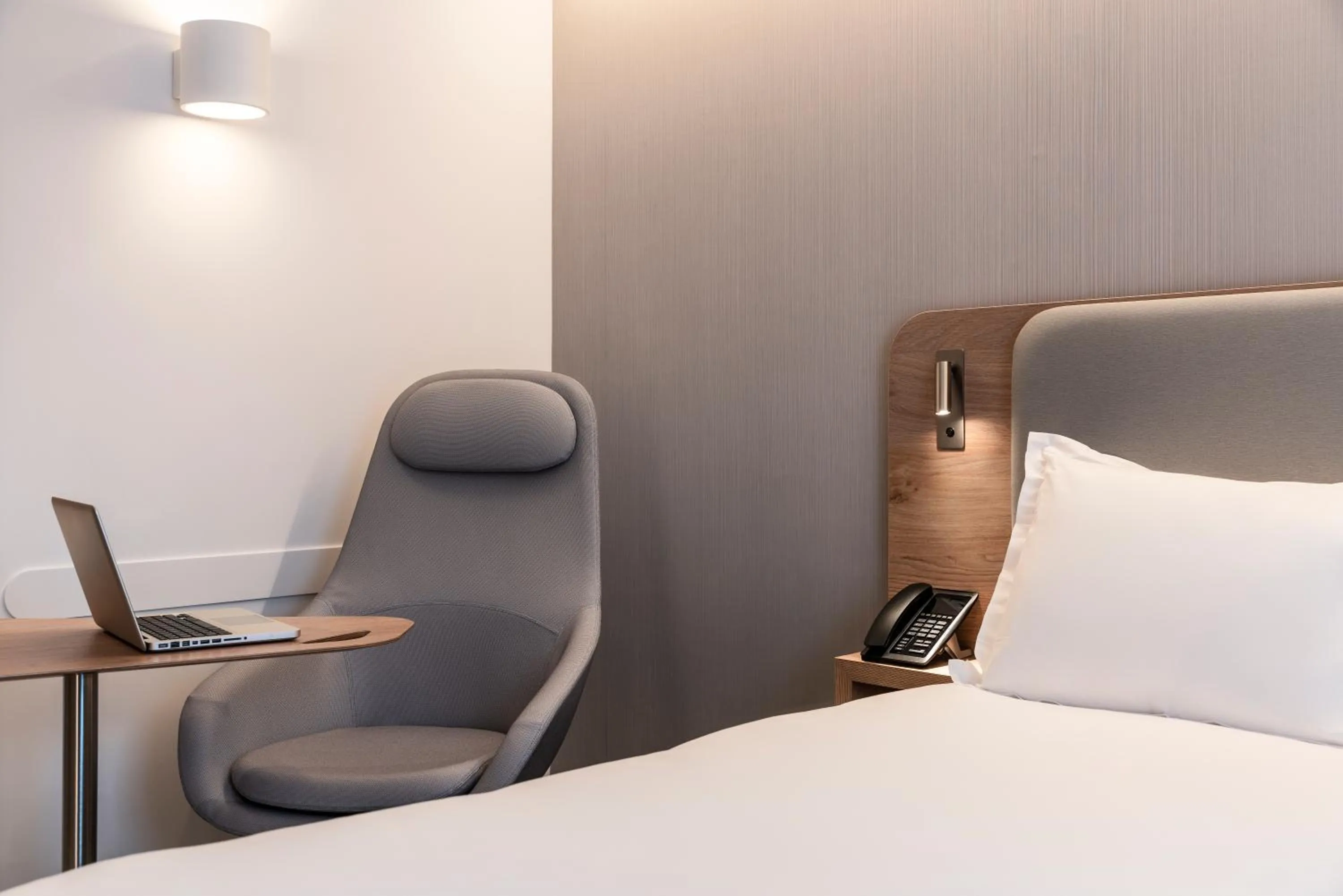 Bed in Holiday Inn Express & Suites Reims - Rives de Vesle by IHG