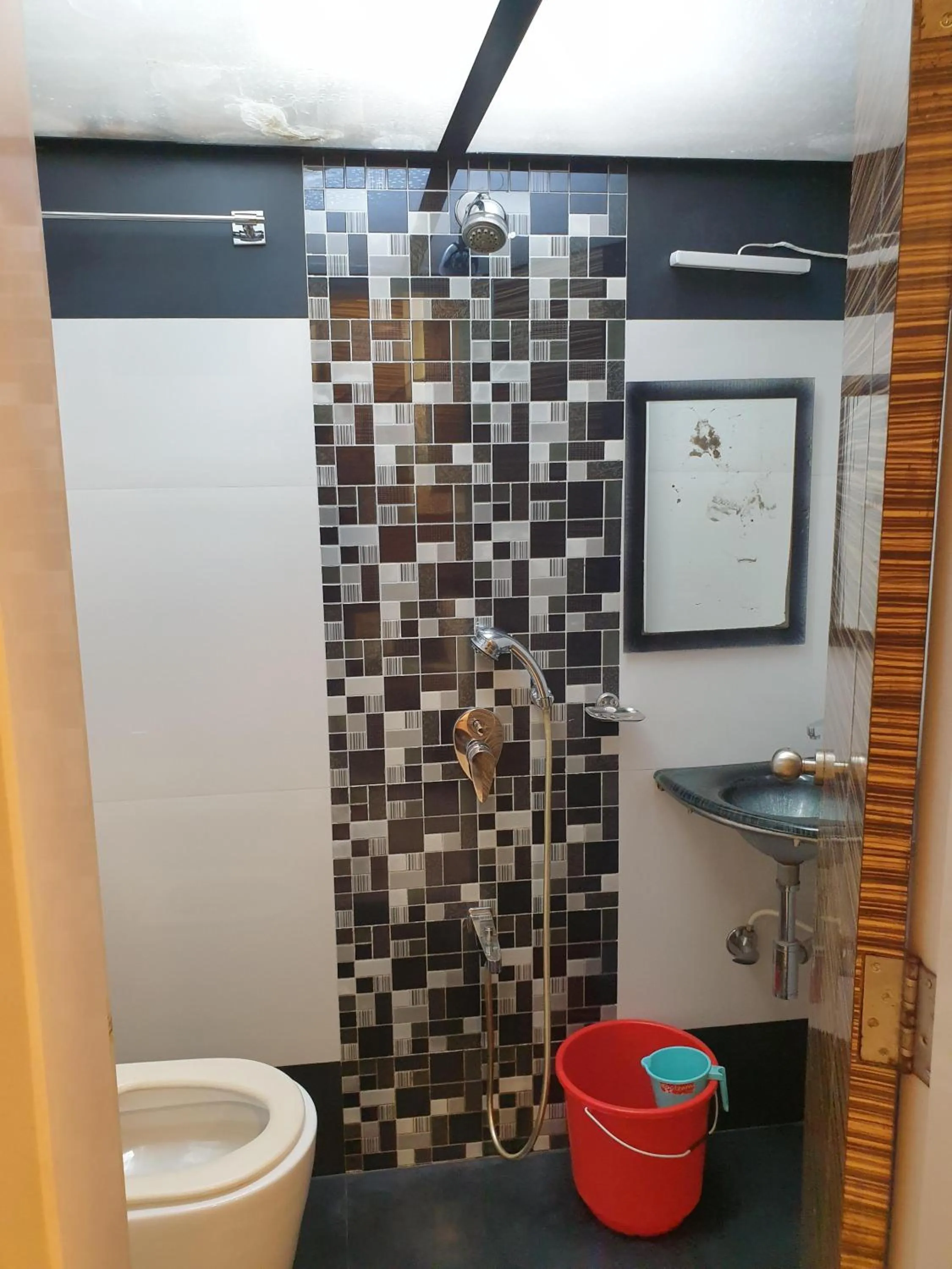 Shower in Hotel Gulf