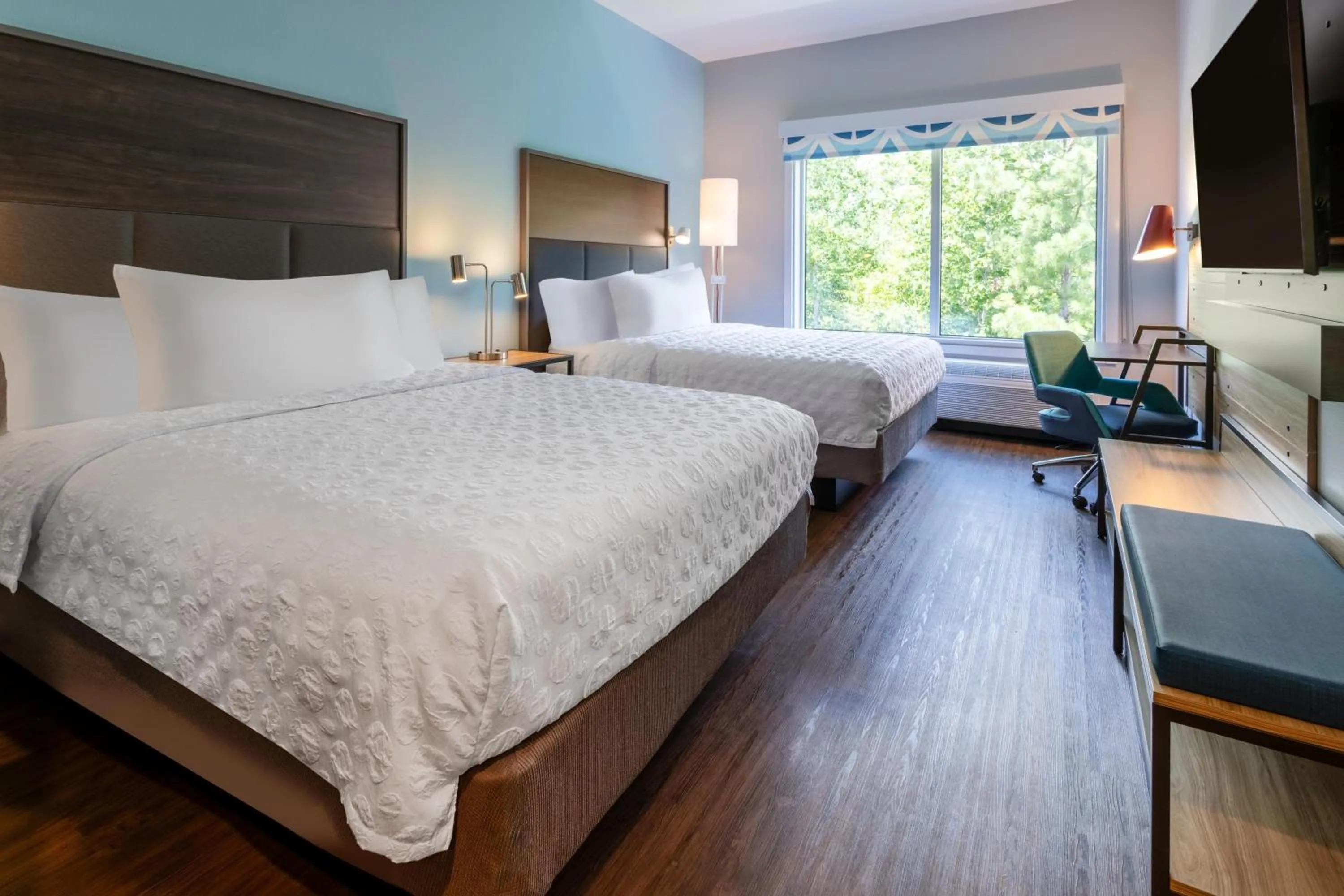 Bed in Tru By Hilton Commerce