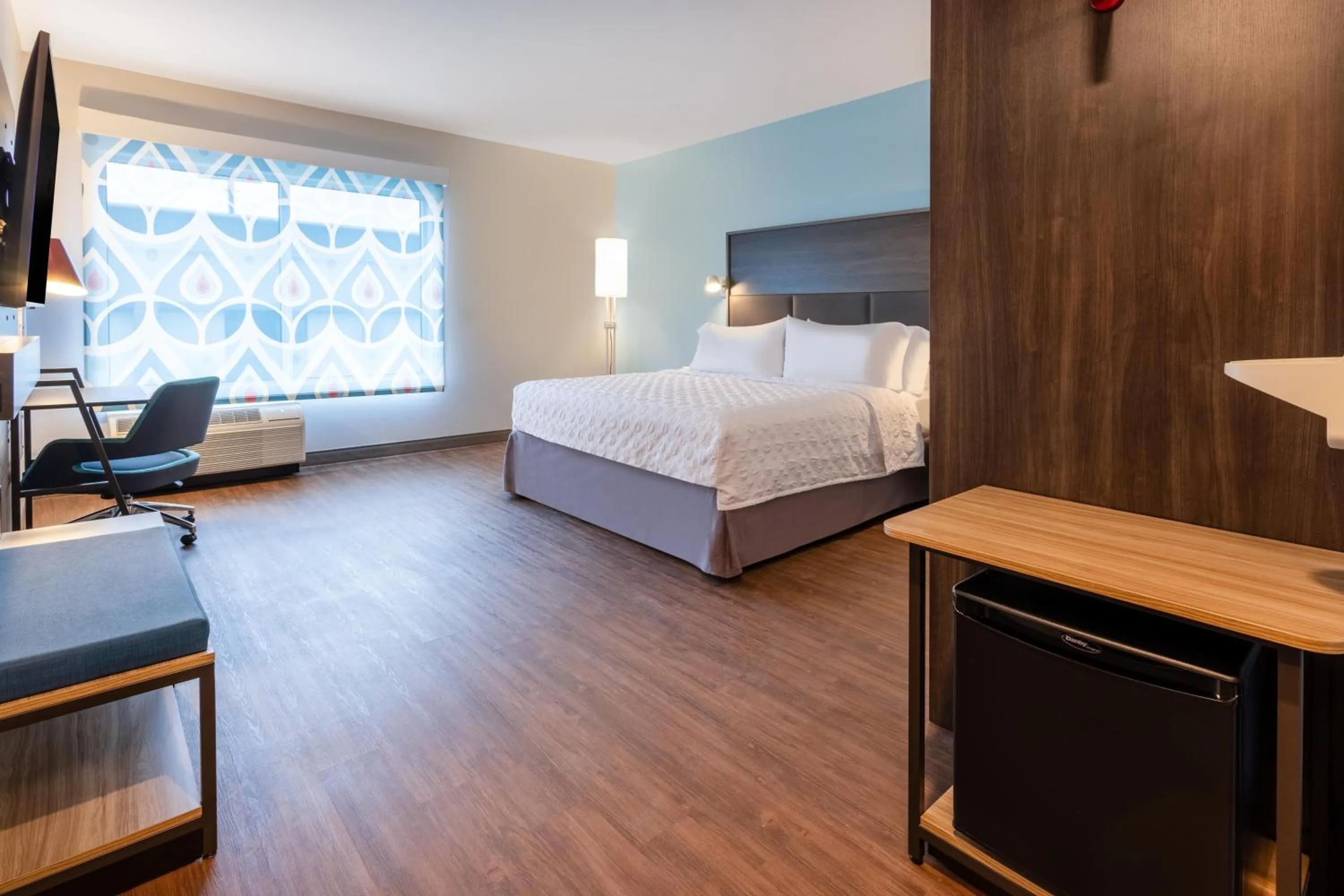 Bed in Tru By Hilton Commerce