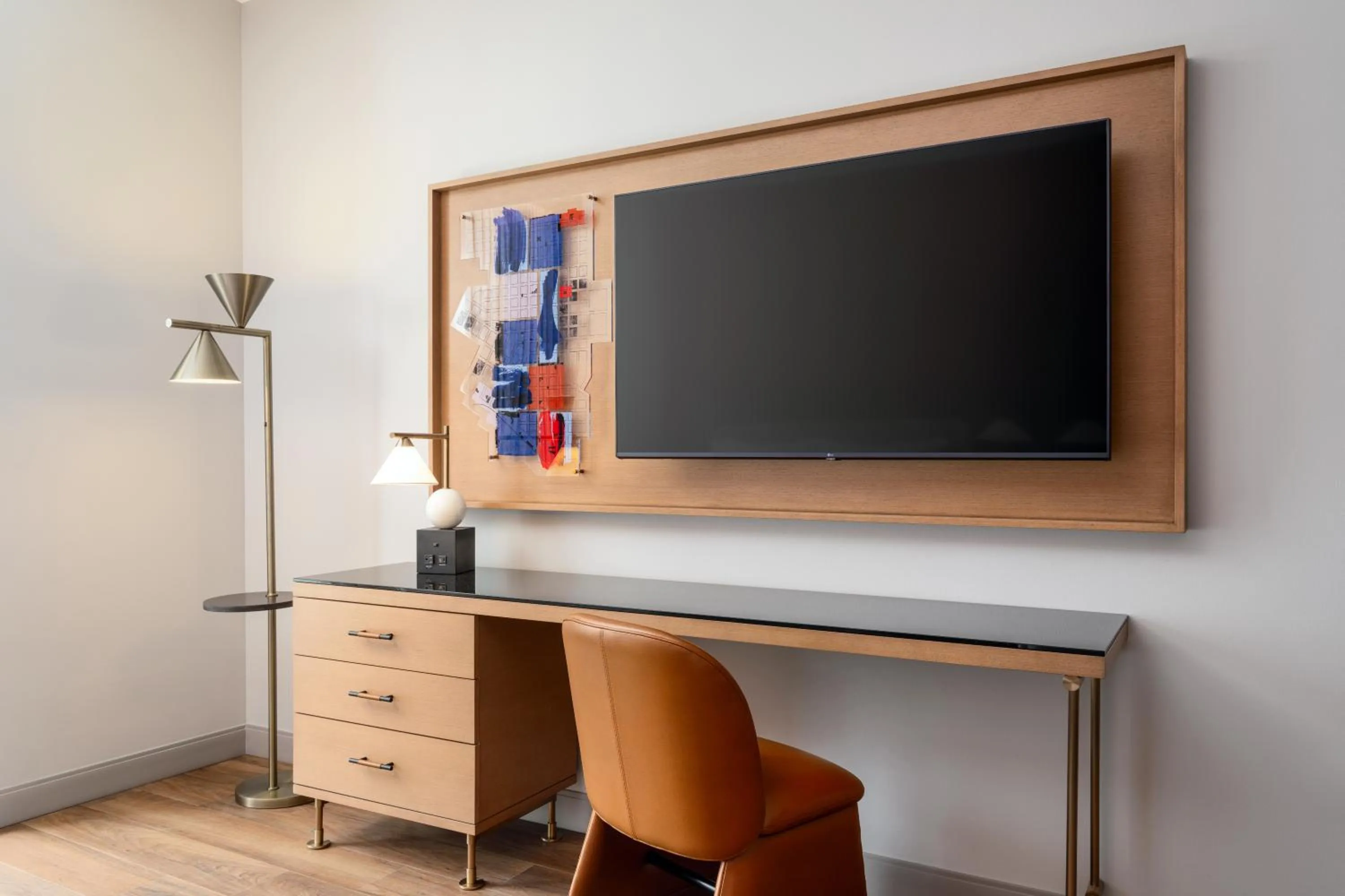 TV and multimedia in The Nobleman Fort Worth, Tapestry Collection By Hilton