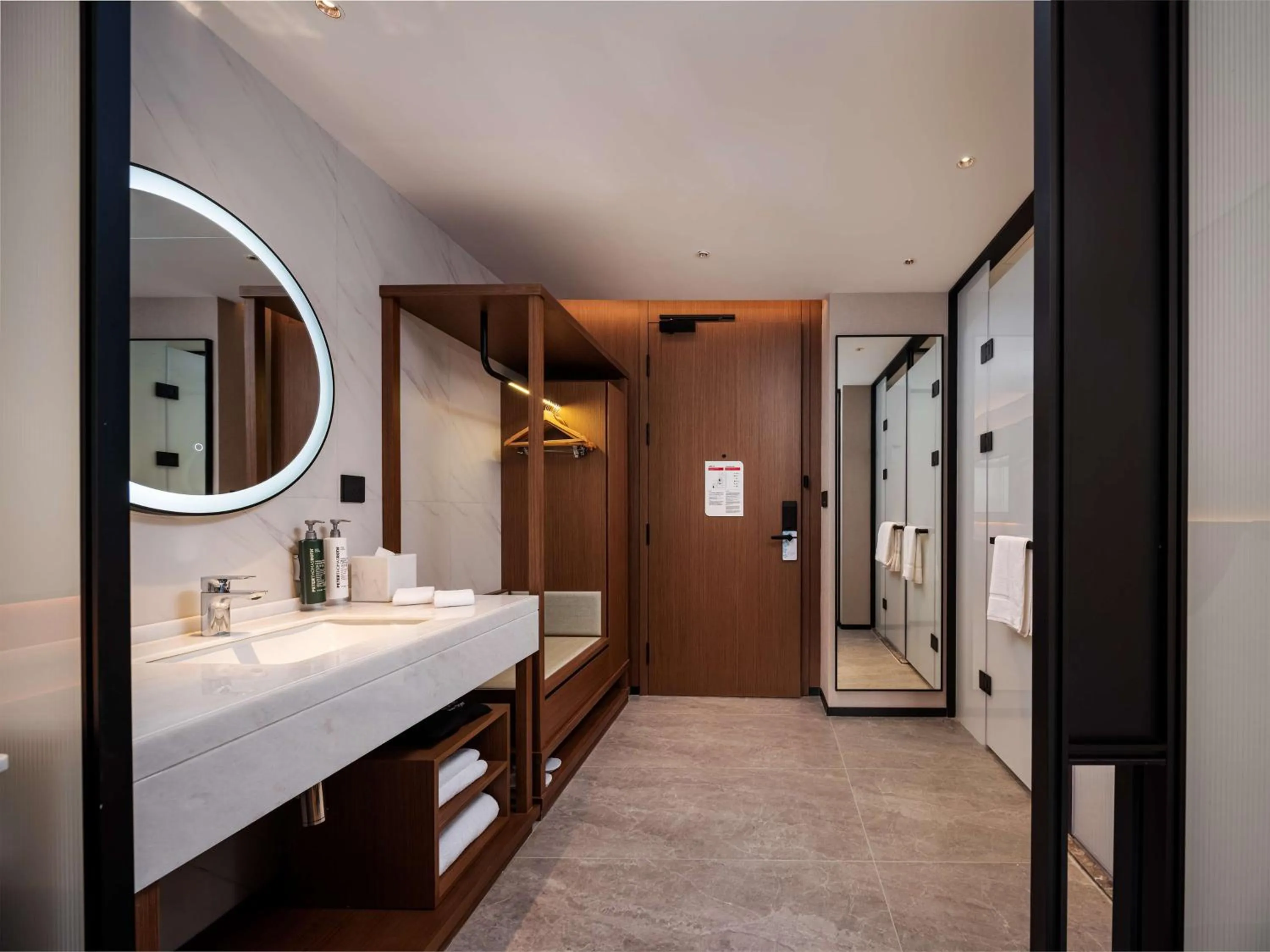 Bathroom, Bed in Hilton Garden Inn Hefei High-Tech Zone