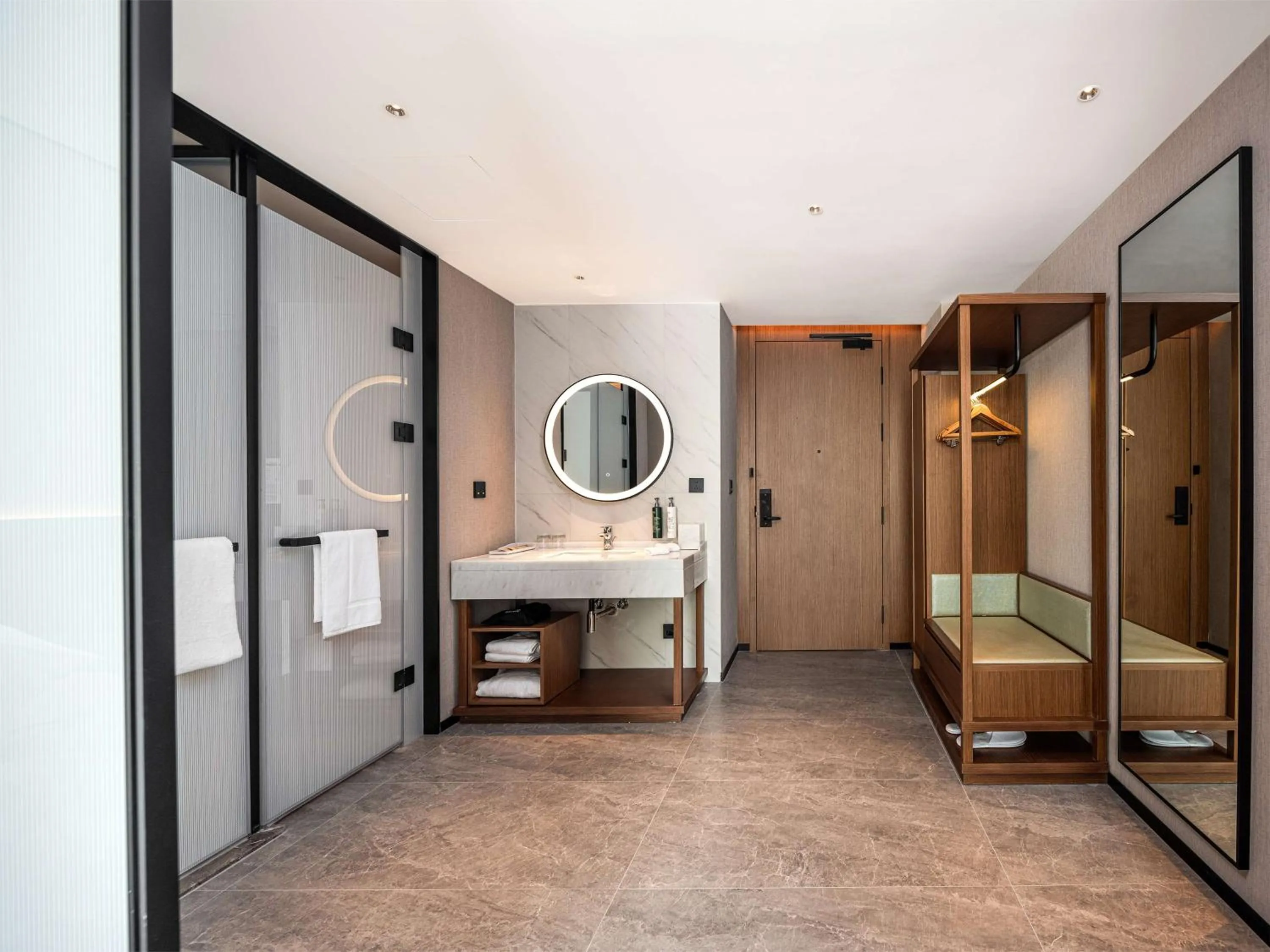 Bathroom, Bed in Hilton Garden Inn Hefei High-Tech Zone
