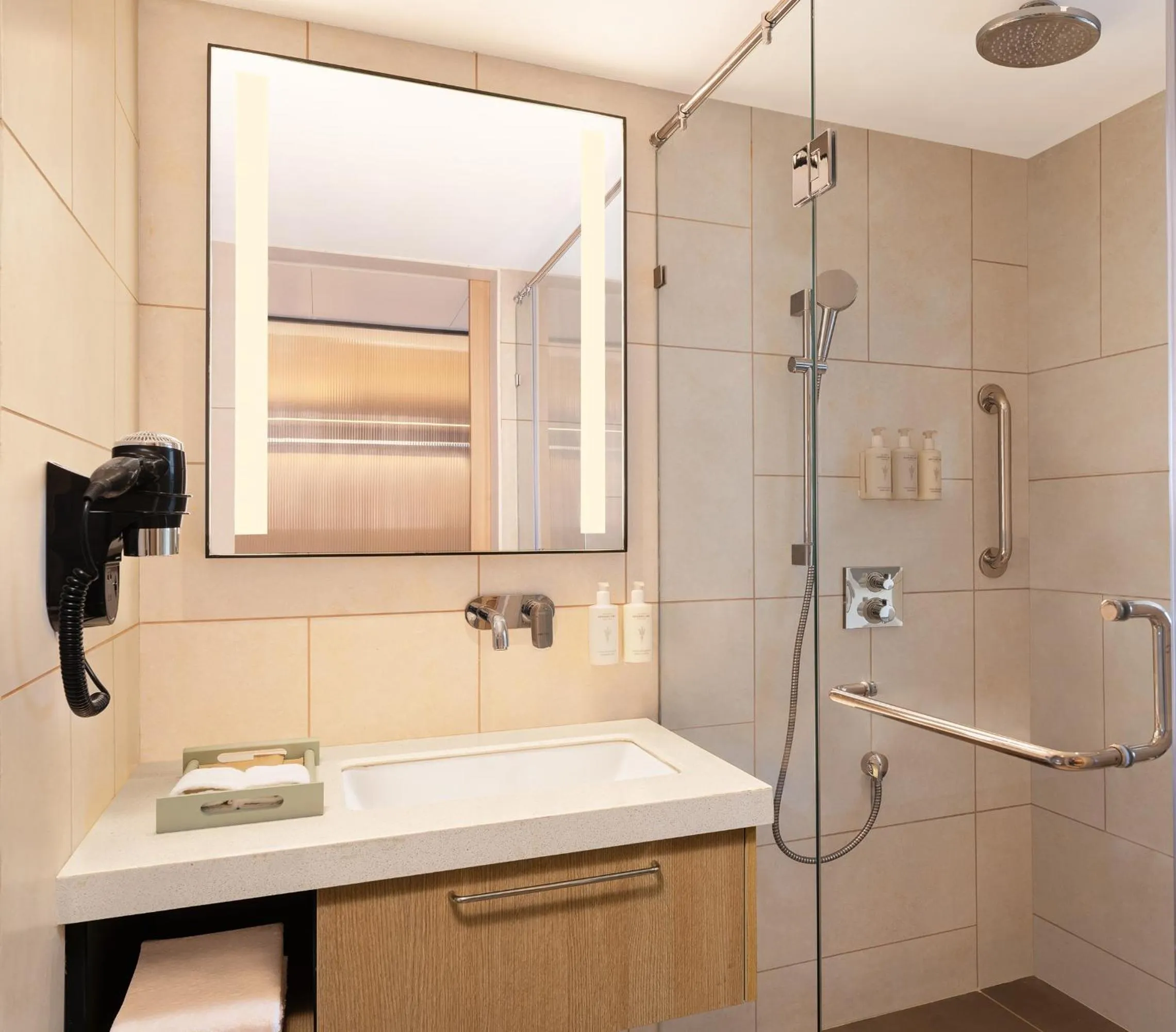 Shower in Hilton Garden Inn Surat City Centre