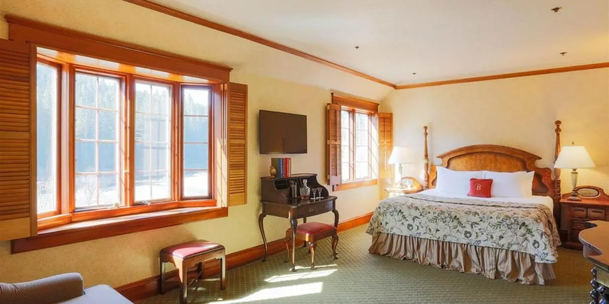 Photo of the whole room, Bed in Benbow Historic Inn